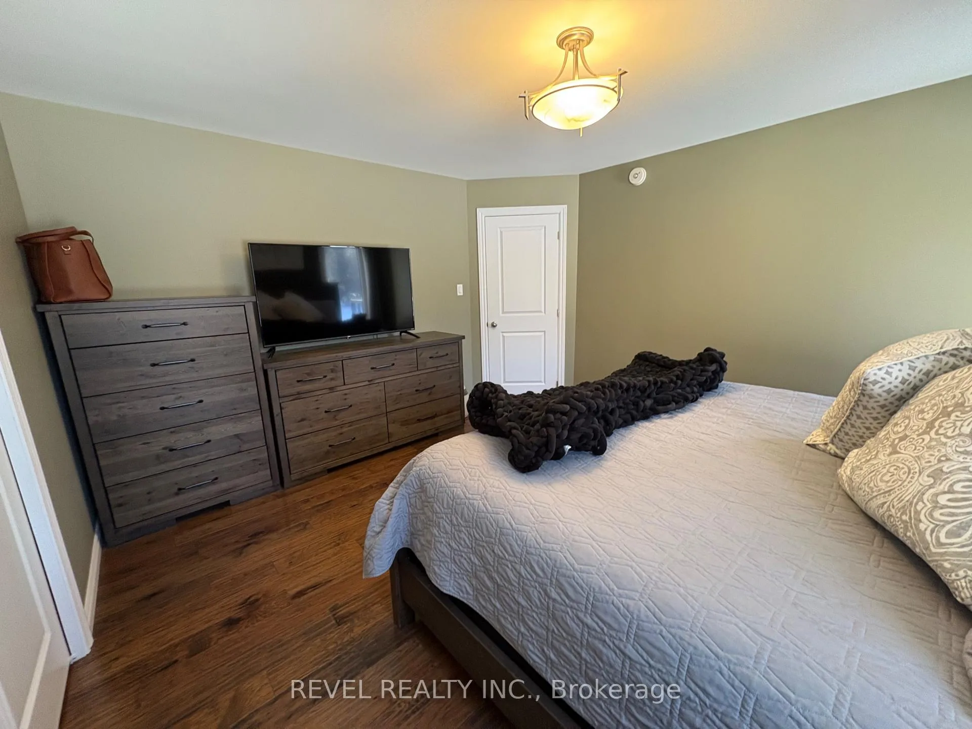 Photo 17 of 117 Wilson Road, Cochrane — HOMEH