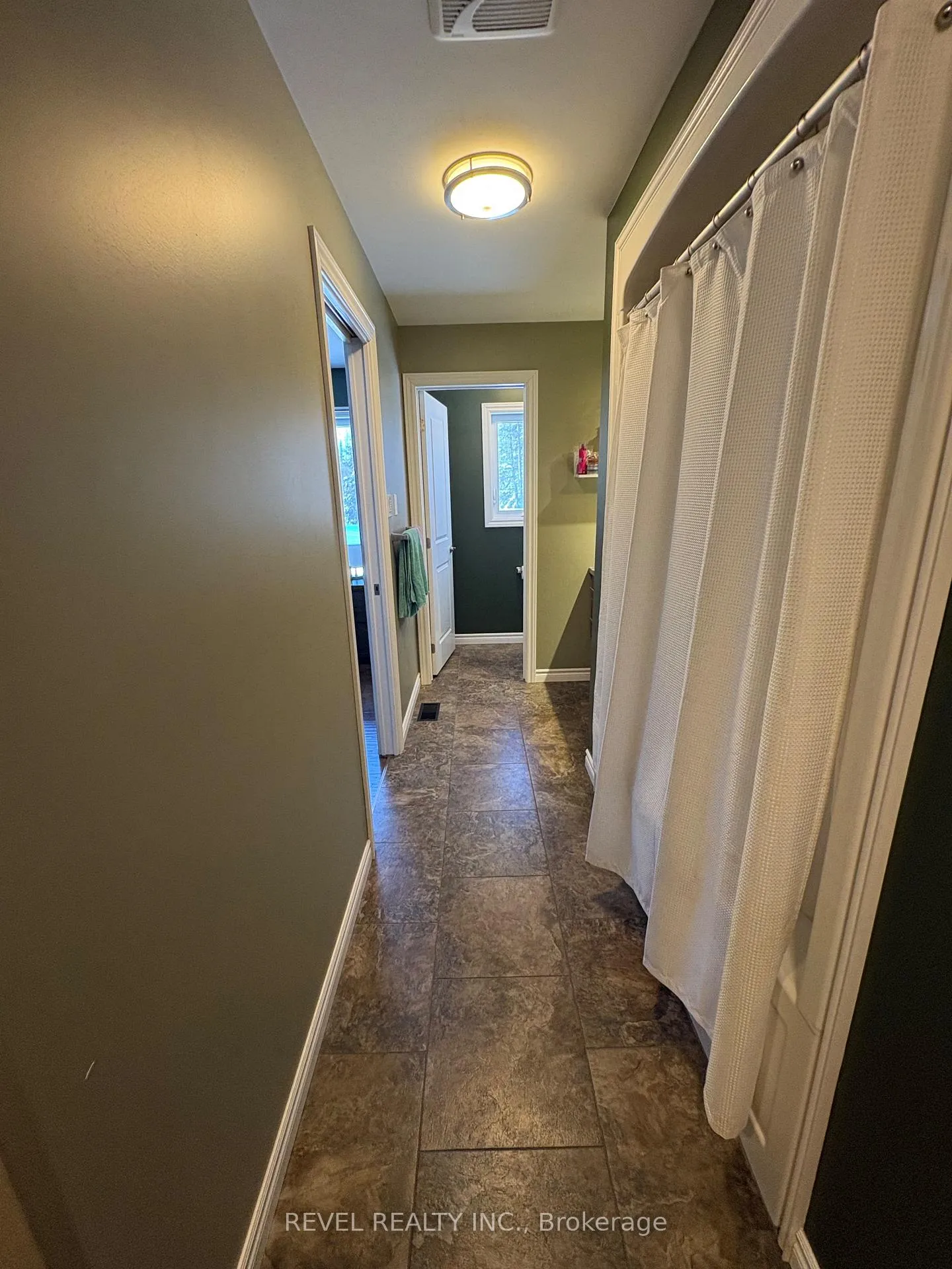 Photo 20 of 117 Wilson Road, Cochrane — HOMEH