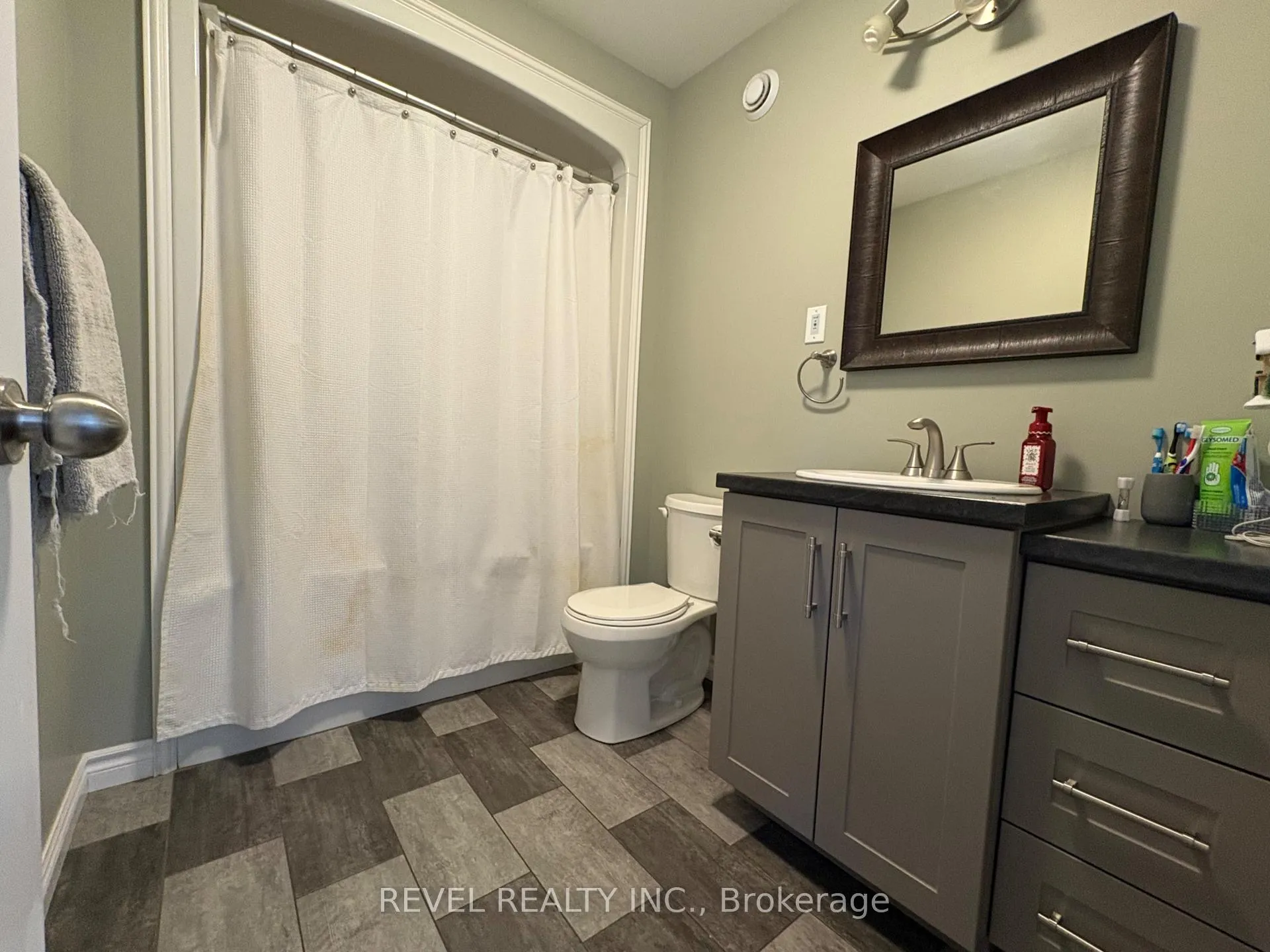 Photo 24 of 117 Wilson Road, Cochrane — HOMEH