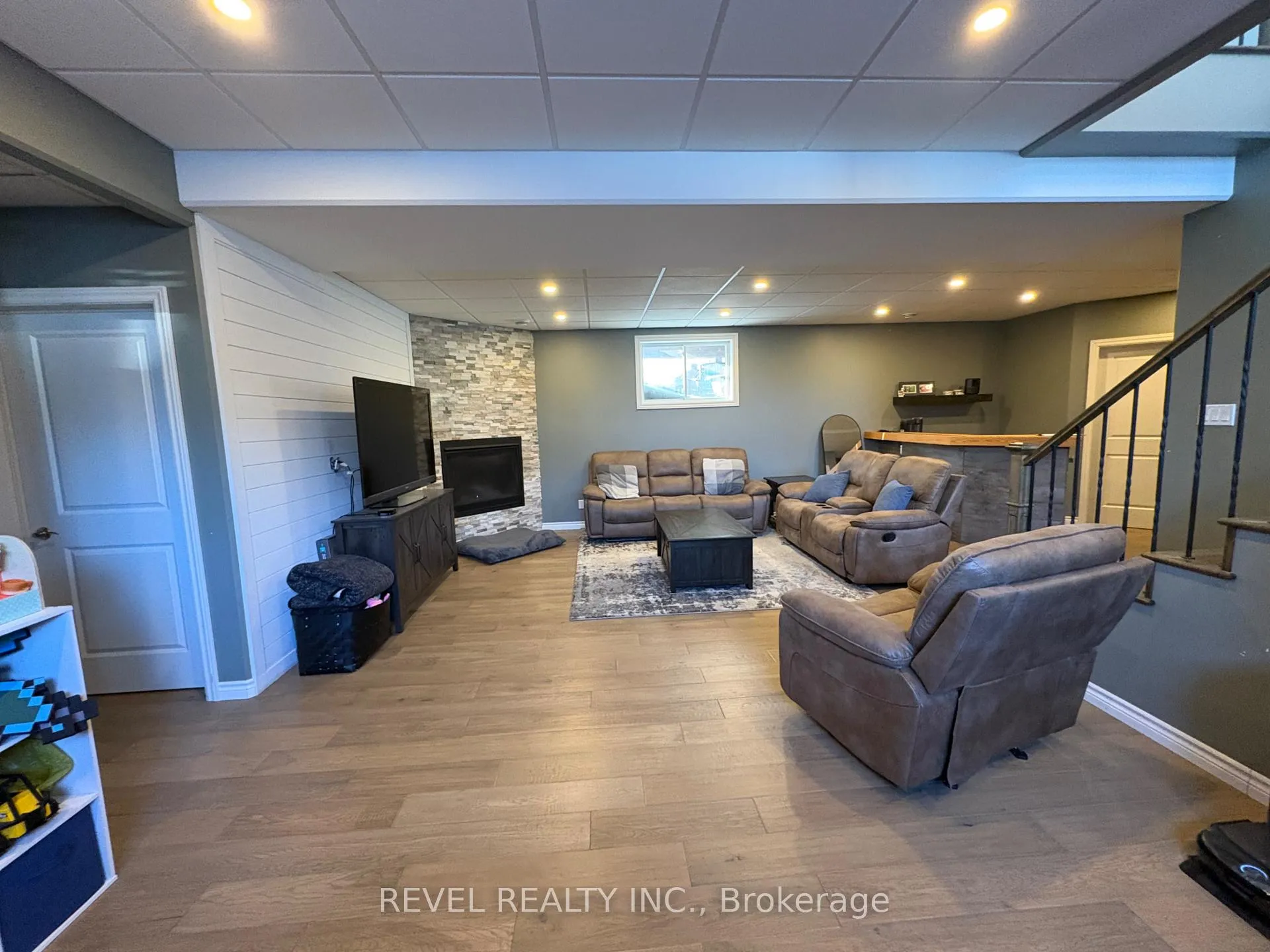 Photo 31 of 117 Wilson Road, Cochrane — HOMEH