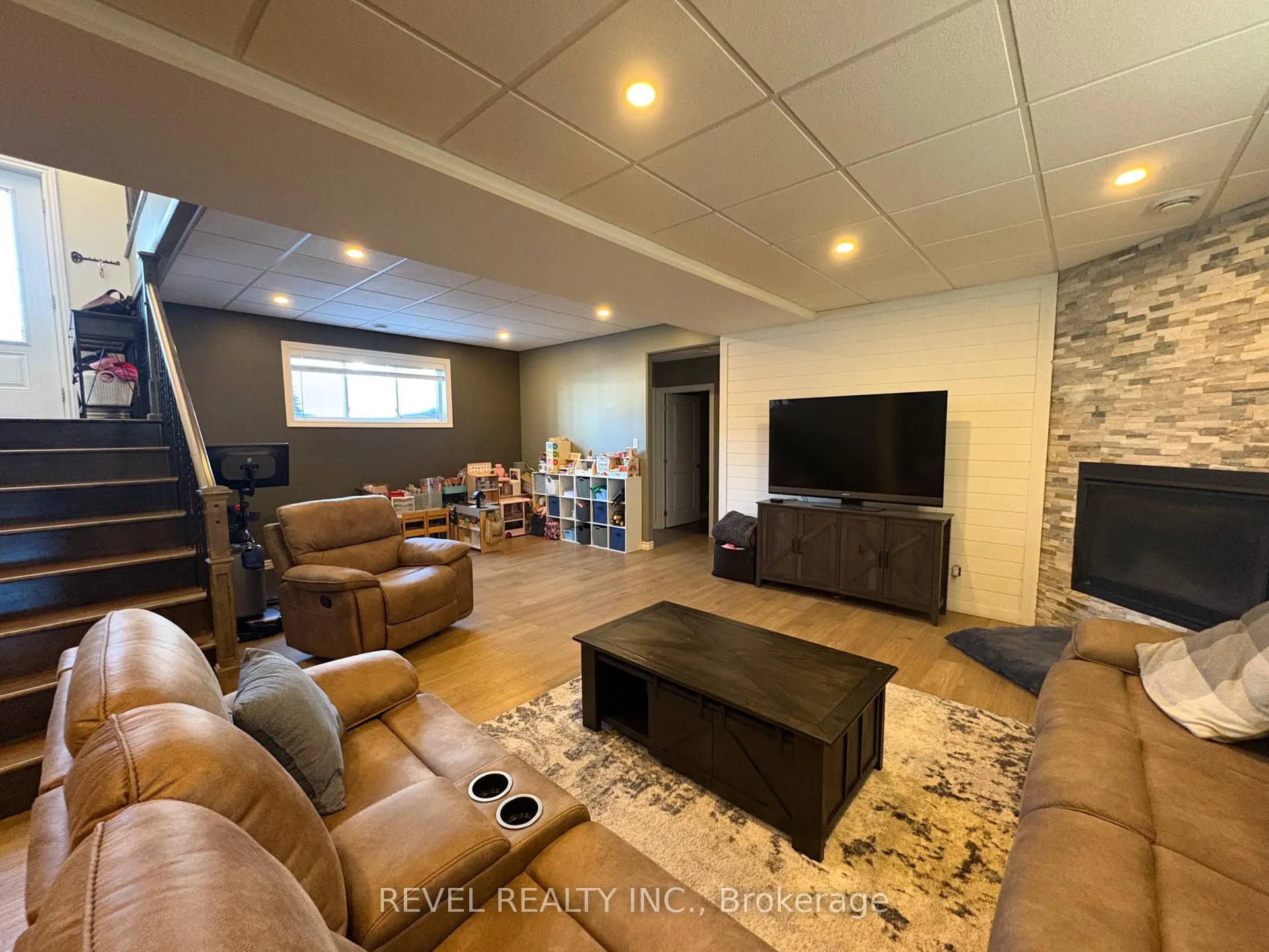 Photo 32 of 117 Wilson Road, Cochrane — HOMEH