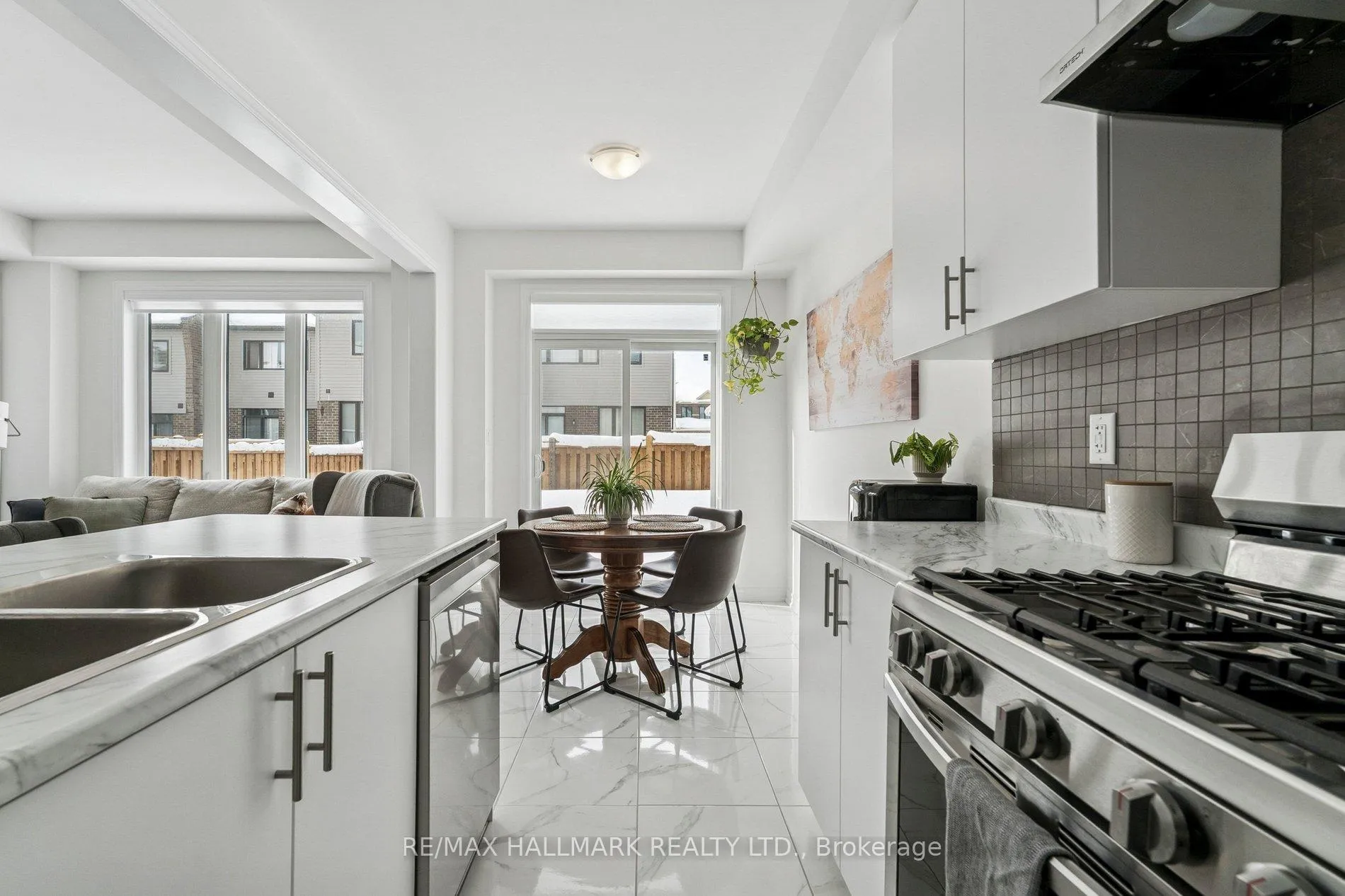 Photo 14 of 13 Tamworth Terrace, Barrie, Rural Barrie Southeast — HOMEH