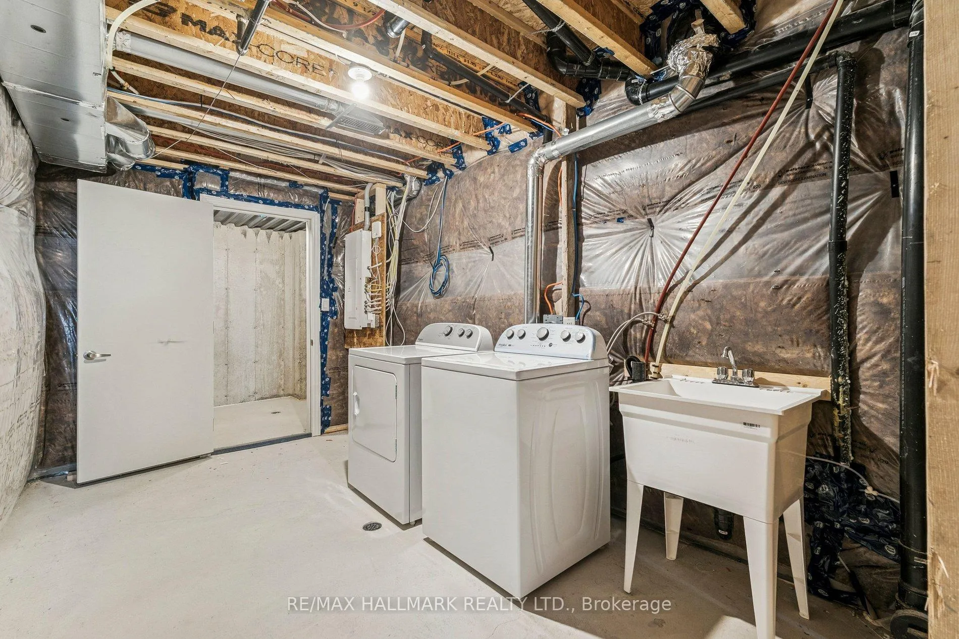 Photo 37 of 13 Tamworth Terrace, Barrie, Rural Barrie Southeast — HOMEH