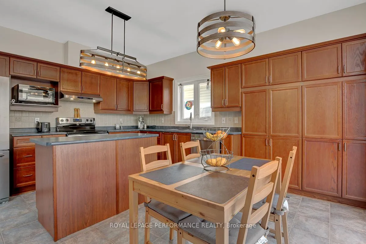 Photo 12 of 1019 Valin Street, Ottawa, Fallingbrook/Gardenway South — HOMEH