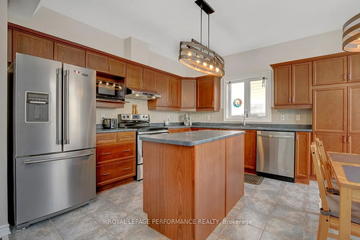 Photo 14 of 1019 Valin Street, Ottawa, Fallingbrook/Gardenway South — HOMEH