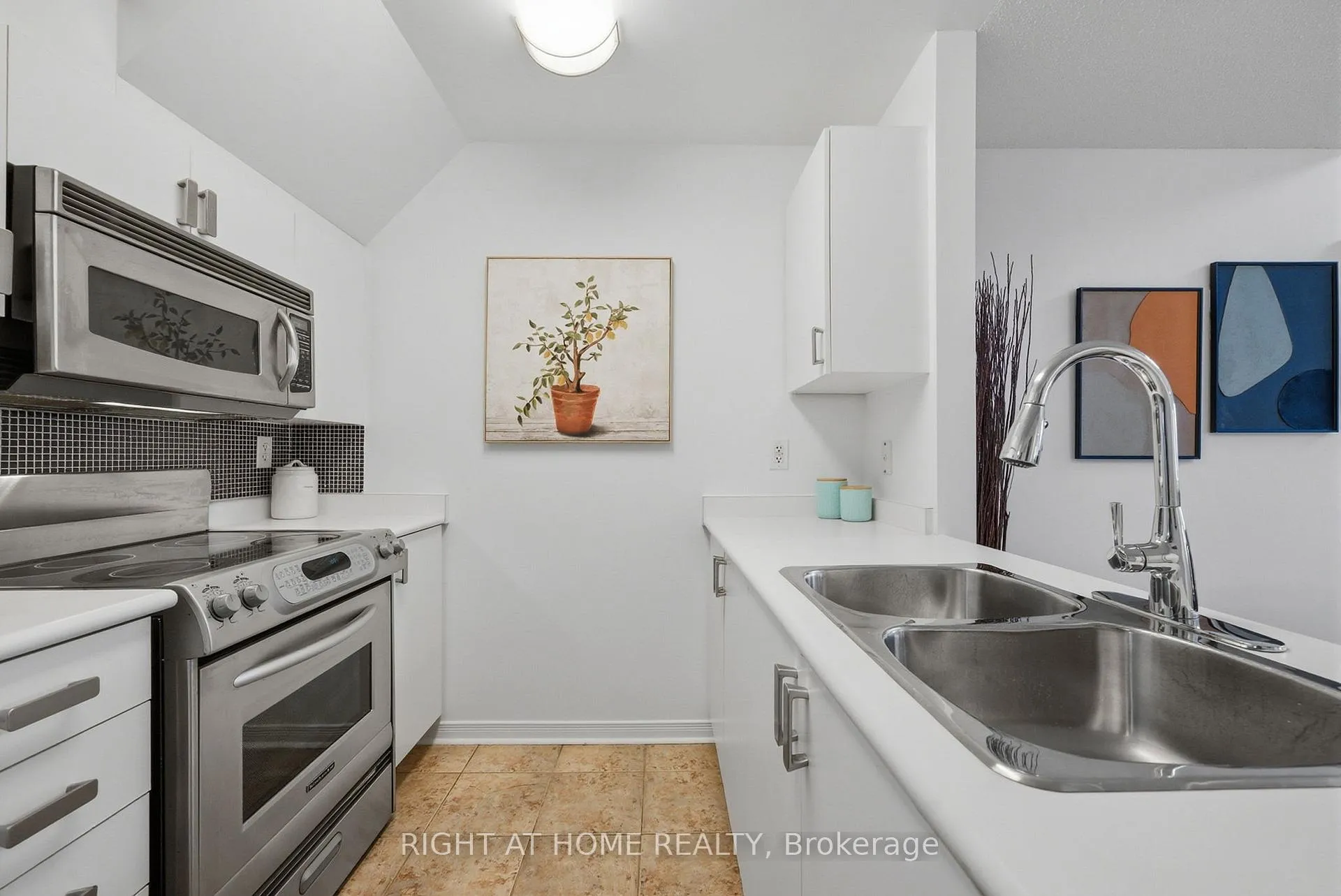 Photo 15 of Unit 3, 10 Petra Way, Whitby, Pringle Creek — HOMEH