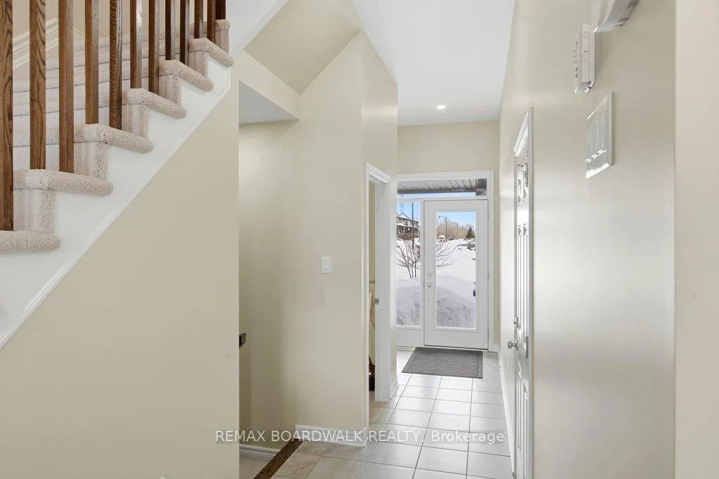 Photo 3 of 306 Rainrock Crescent, Ottawa, Mer Bleue/Bradley Estates/Anderson Park — HOMEH