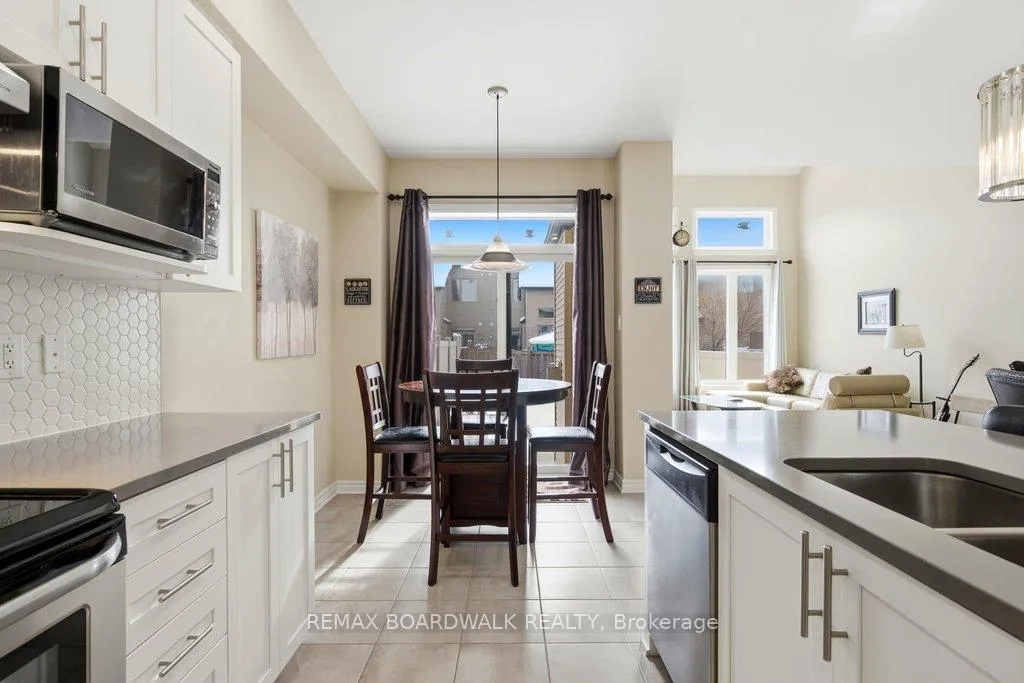 Photo 9 of 306 Rainrock Crescent, Ottawa, Mer Bleue/Bradley Estates/Anderson Park — HOMEH