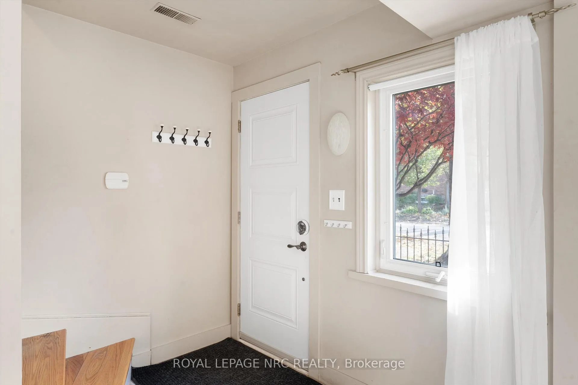 Photo 7 of 89 1/2 Albert Street, St. Catharines, Downtown — HOMEH
