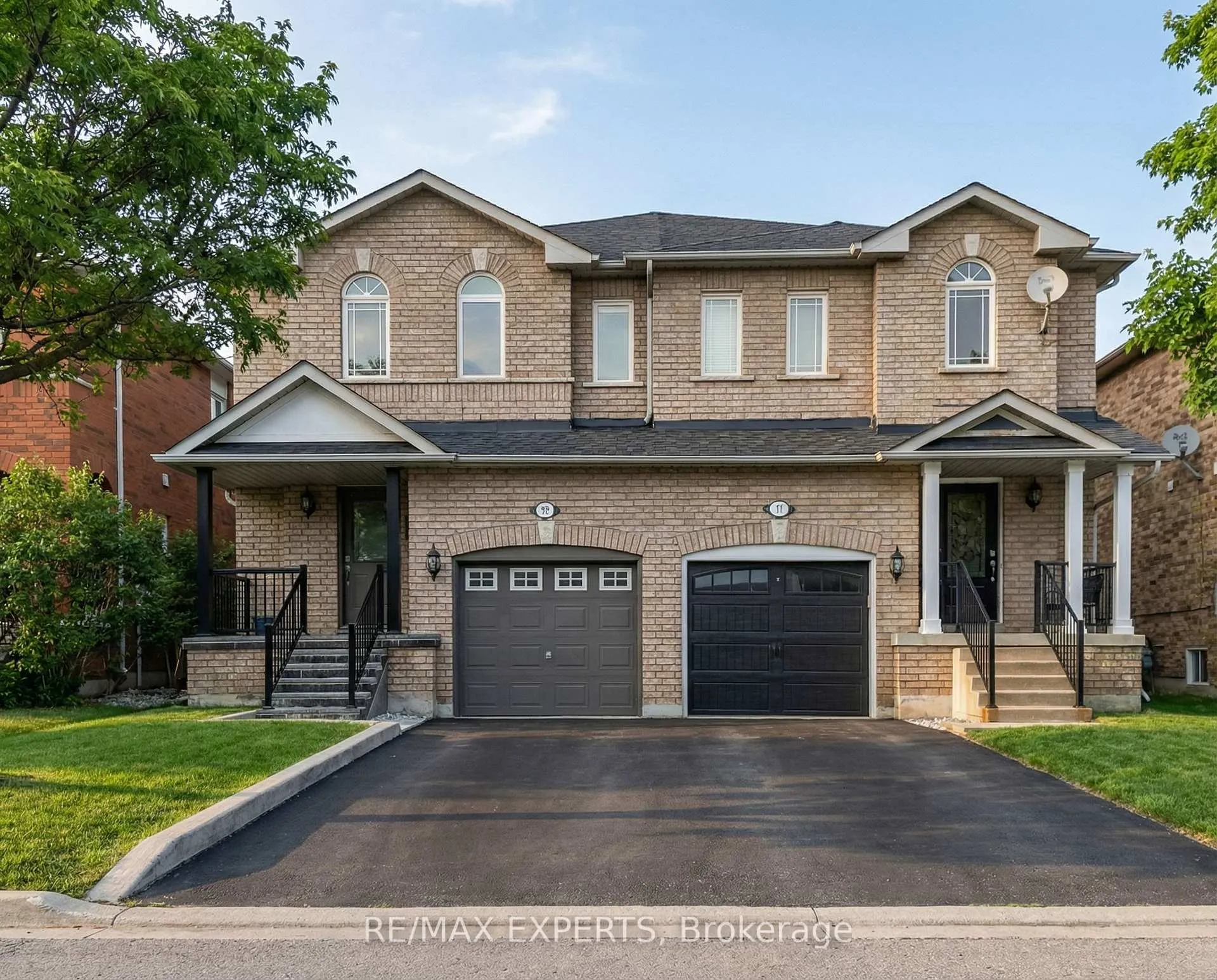 Photo 2 of 19 Cassia Crescent, Vaughan, Maple — HOMEH
