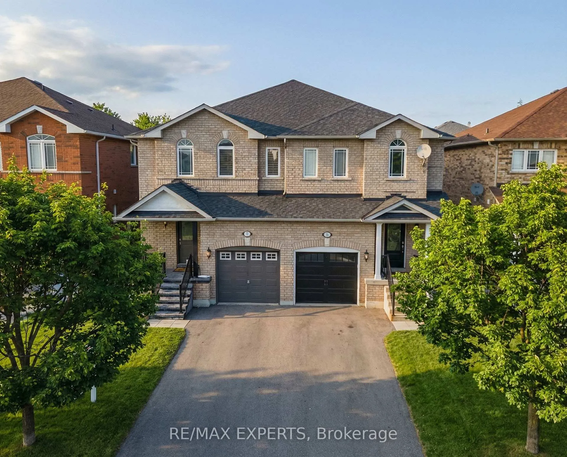 Photo 3 of 19 Cassia Crescent, Vaughan, Maple — HOMEH