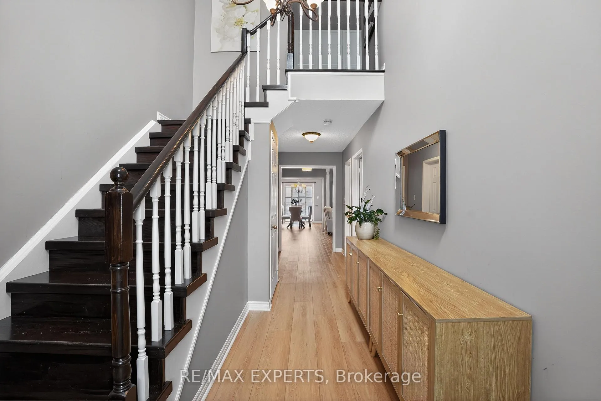 Photo 5 of 19 Cassia Crescent, Vaughan, Maple — HOMEH