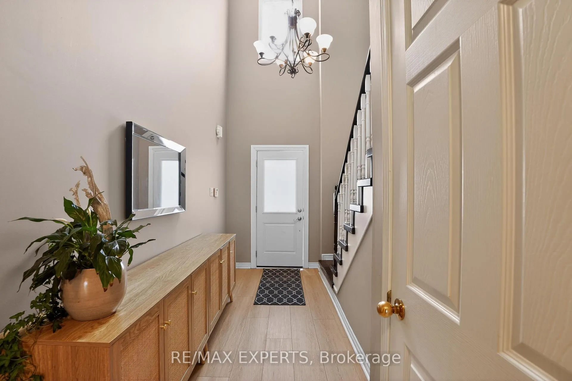 Photo 6 of 19 Cassia Crescent, Vaughan, Maple — HOMEH