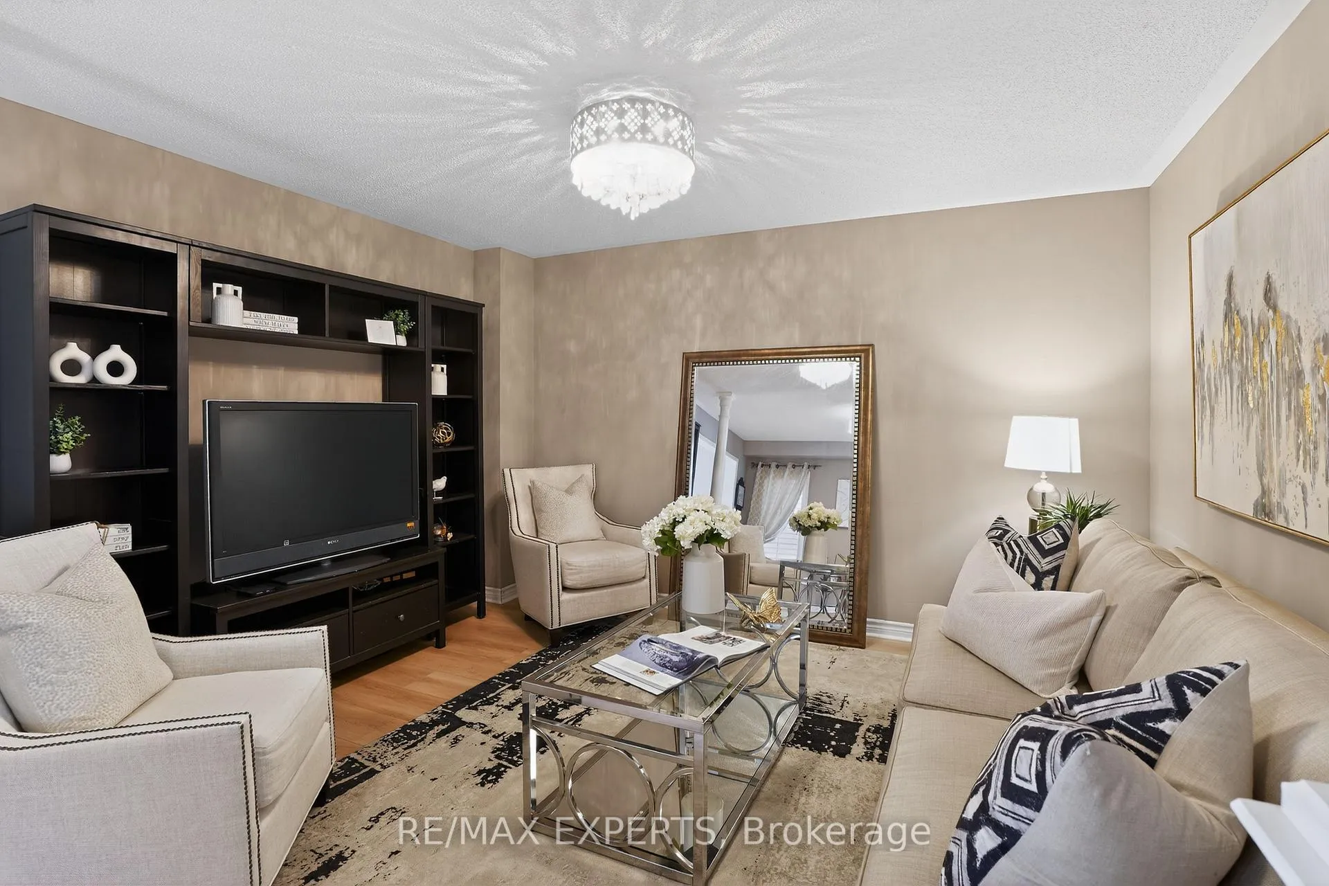 Photo 9 of 19 Cassia Crescent, Vaughan, Maple — HOMEH
