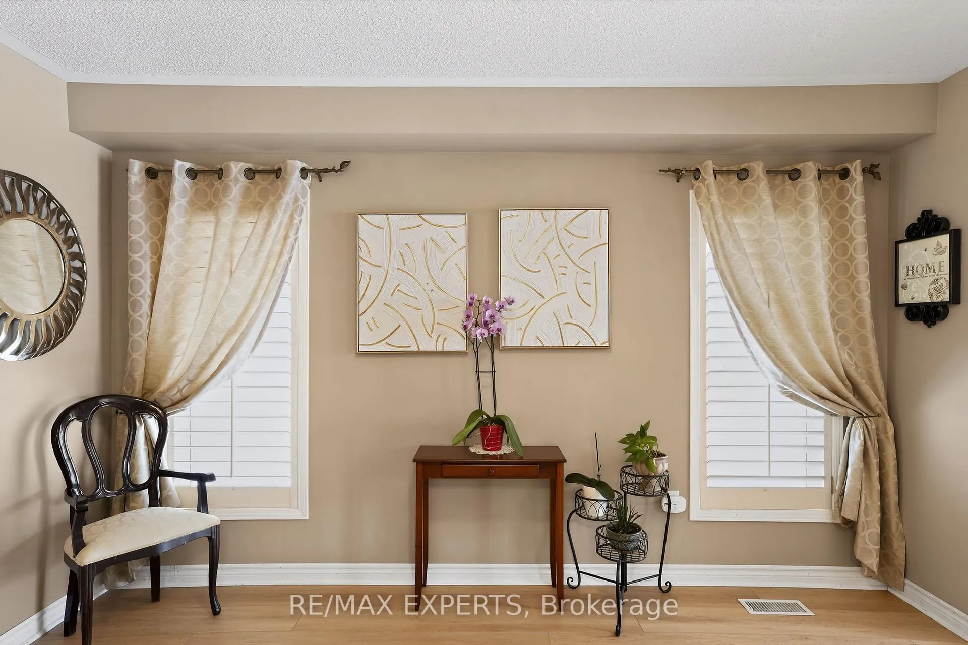 Photo 11 of 19 Cassia Crescent, Vaughan, Maple — HOMEH