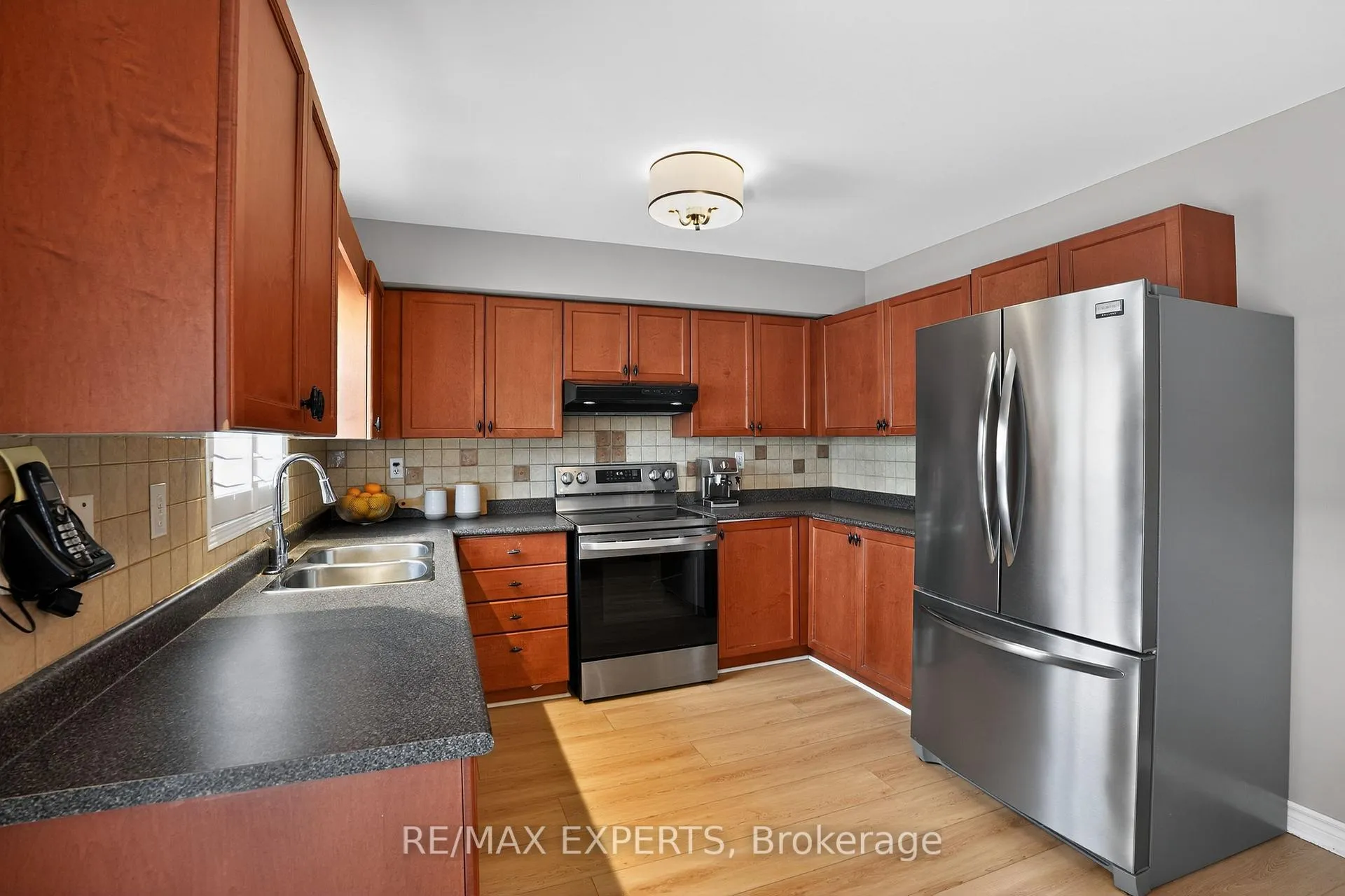 Photo 12 of 19 Cassia Crescent, Vaughan, Maple — HOMEH