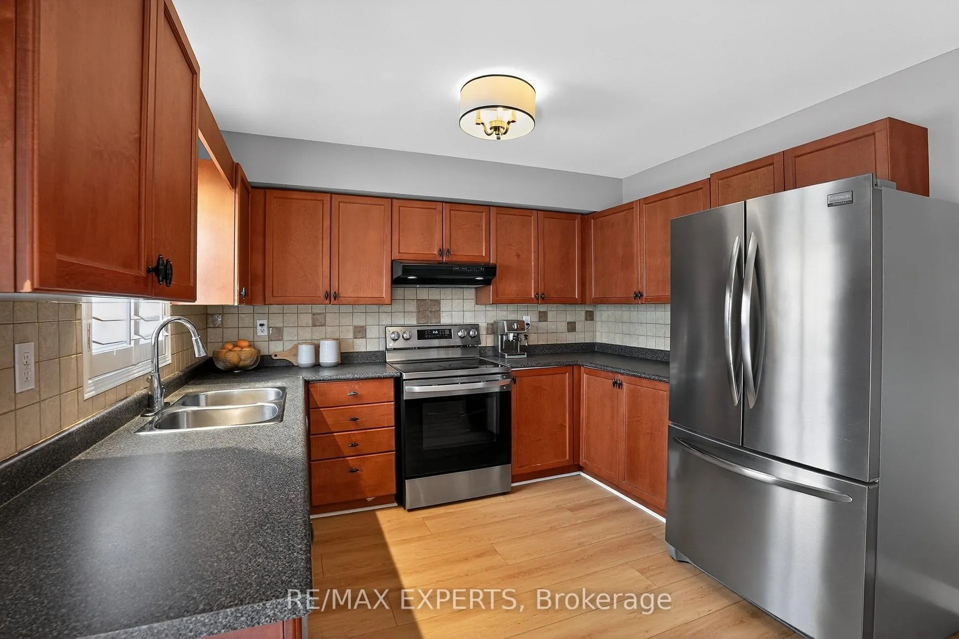 Photo 13 of 19 Cassia Crescent, Vaughan, Maple — HOMEH