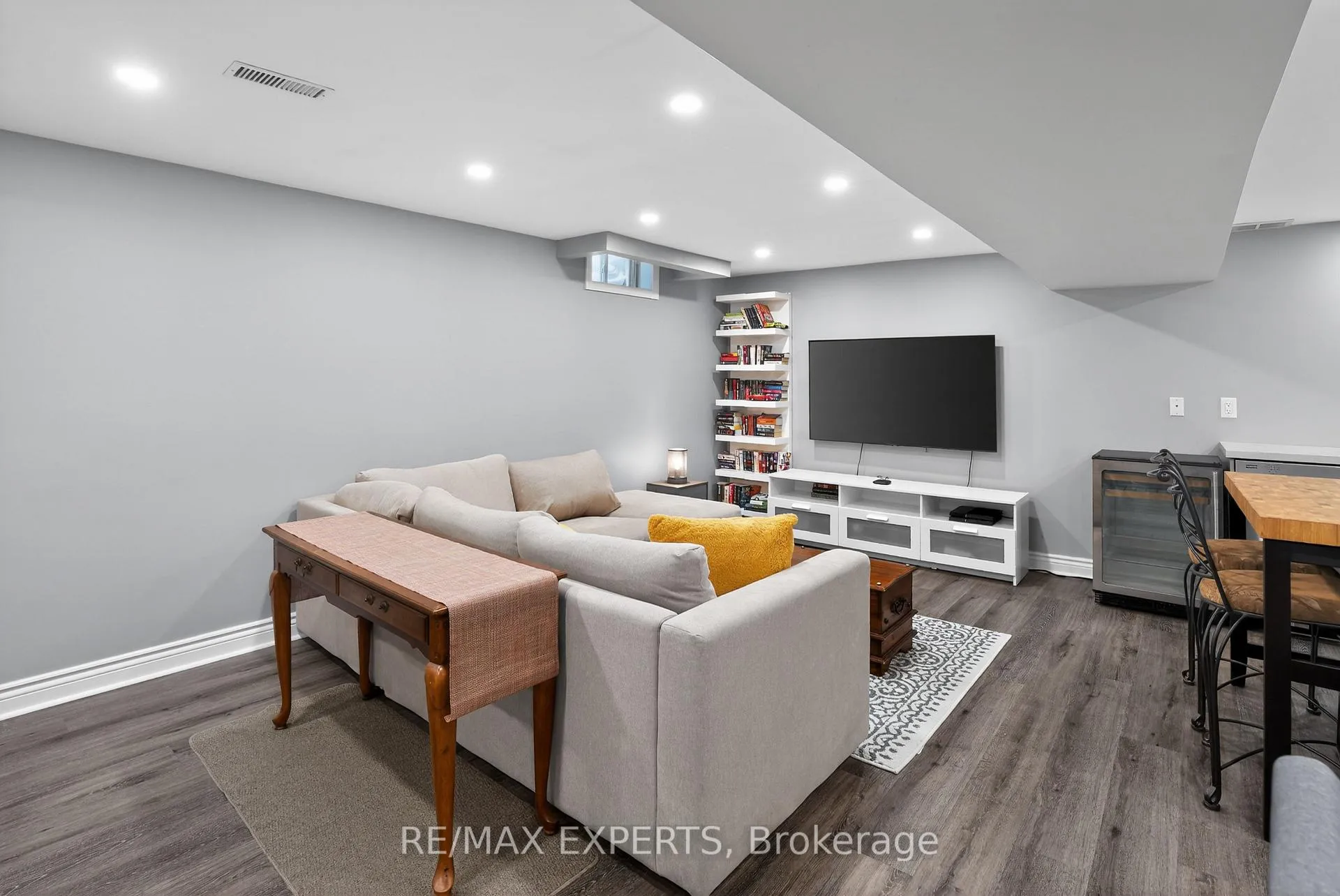 Photo 35 of 19 Cassia Crescent, Vaughan, Maple — HOMEH