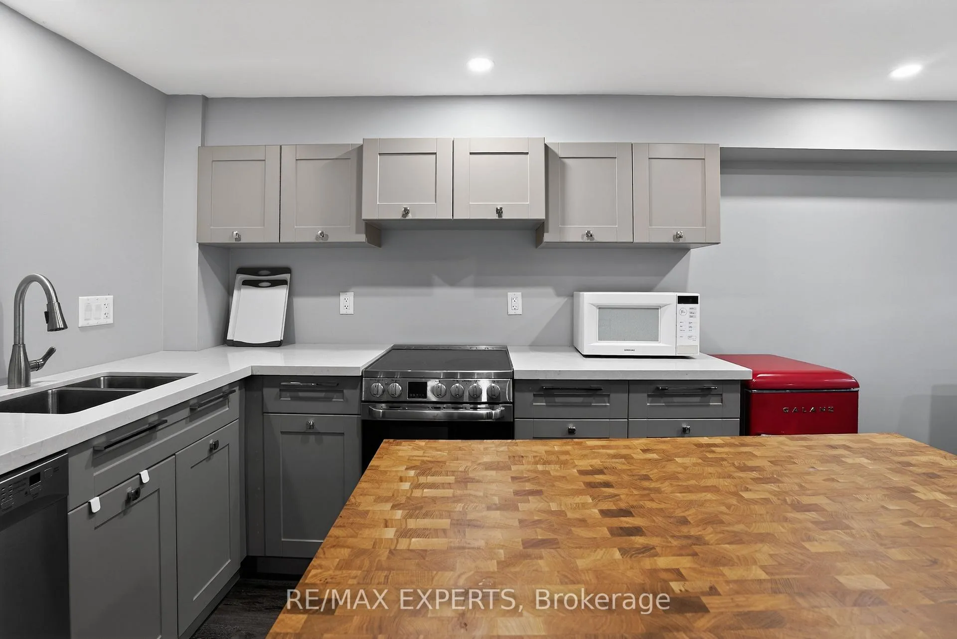 Photo 36 of 19 Cassia Crescent, Vaughan, Maple — HOMEH