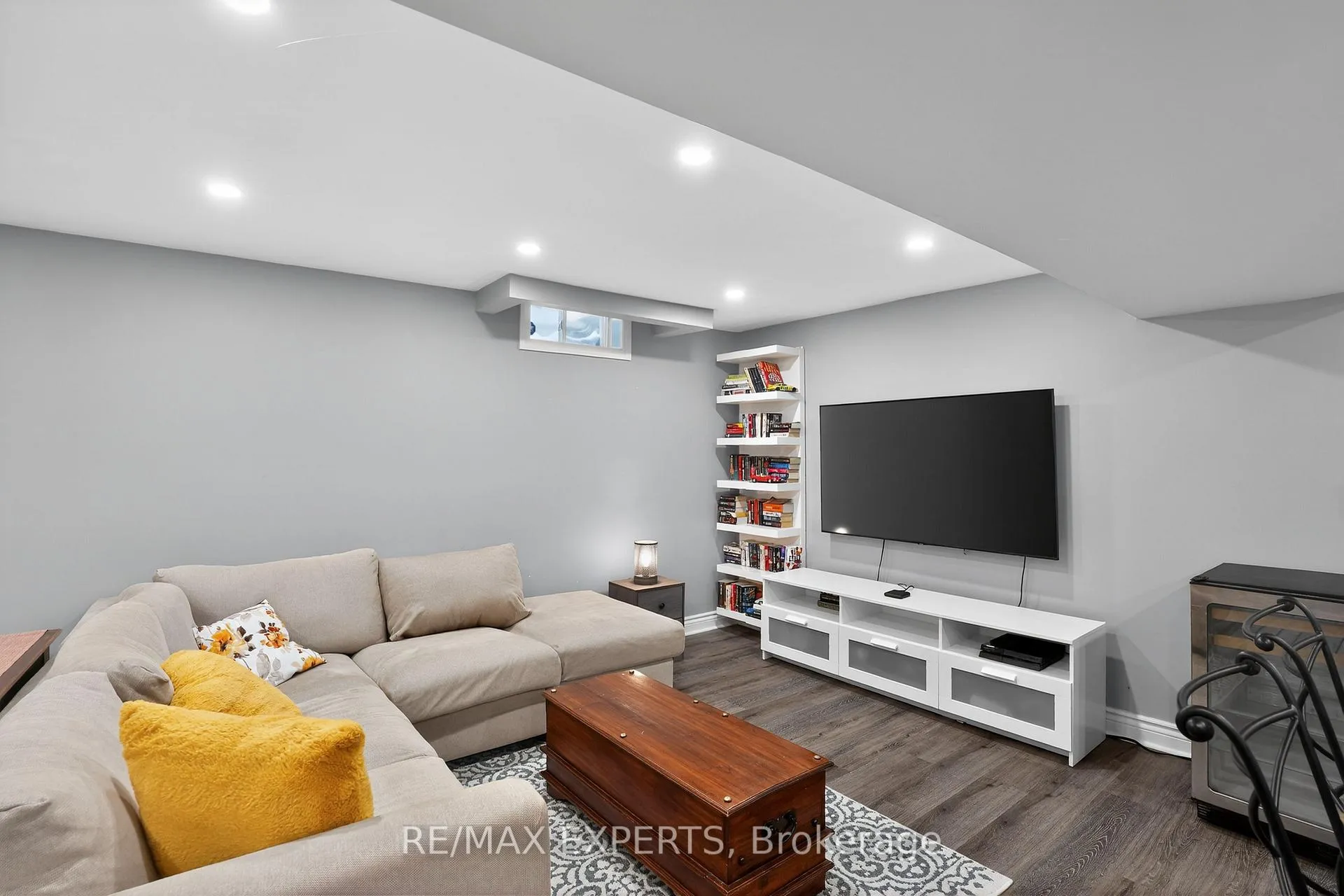 Photo 37 of 19 Cassia Crescent, Vaughan, Maple — HOMEH