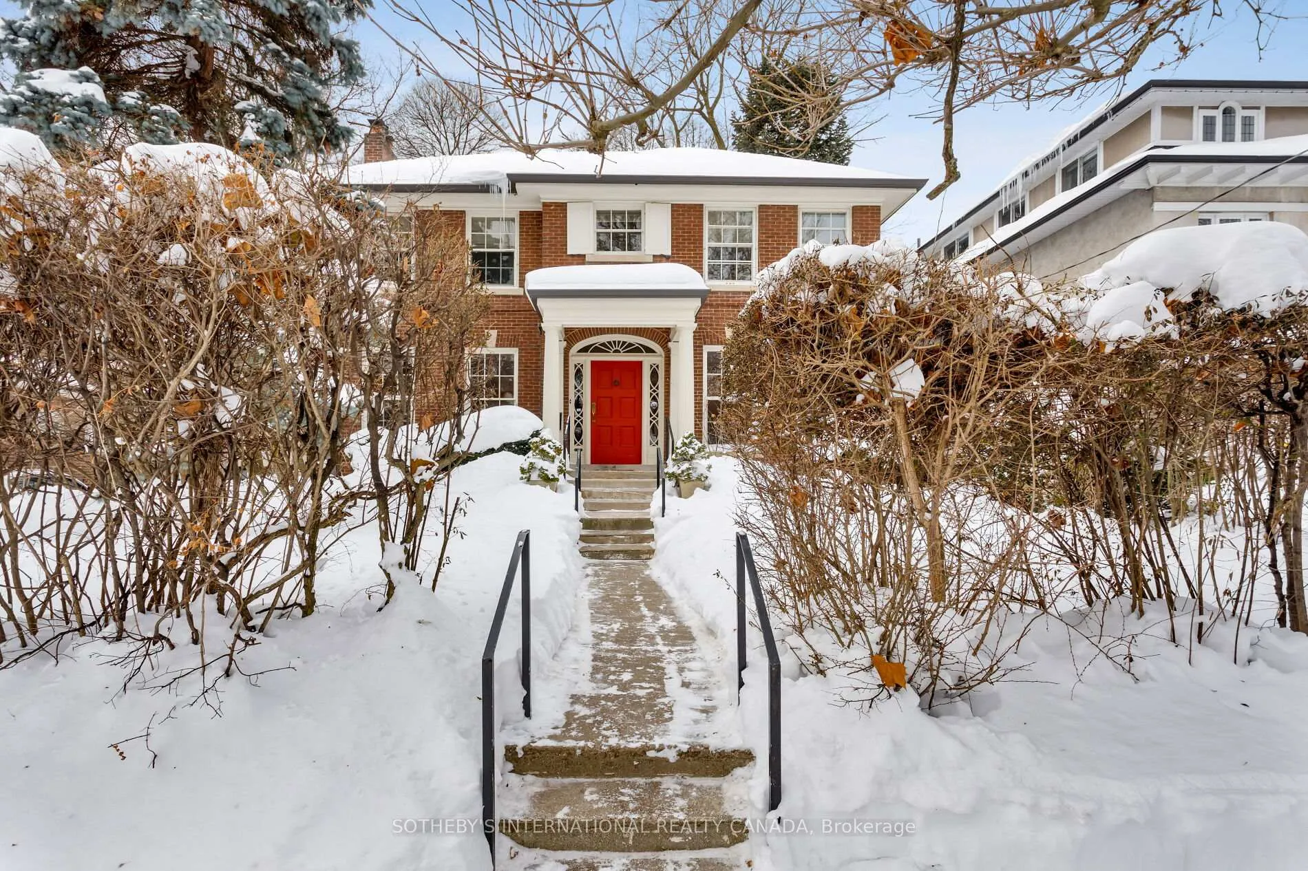 Front of 16 Rose Park Crescent