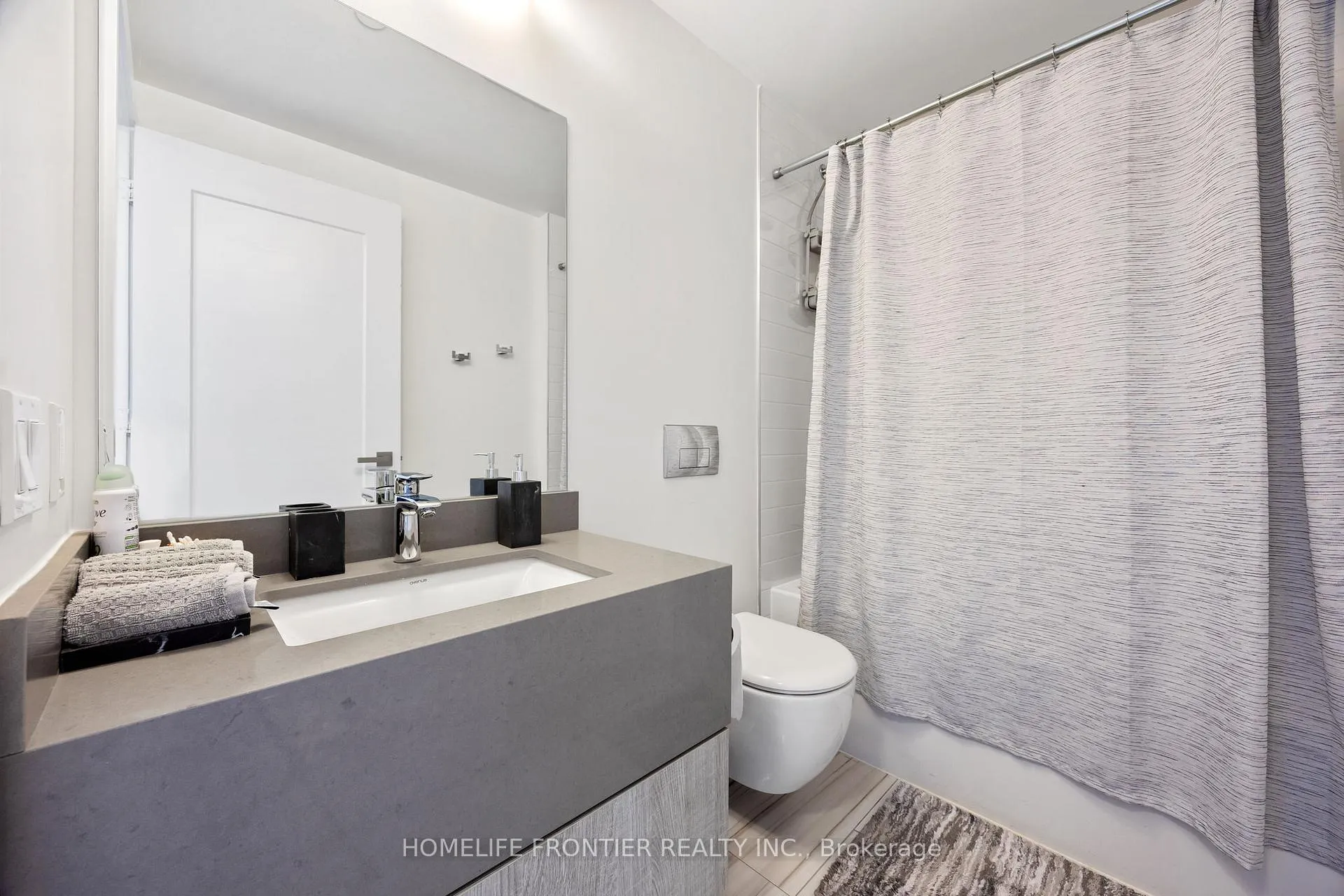 Photo 5 of Unit 401, 6 Jackes Avenue, Toronto, Rosedale-Moore Park — HOMEH