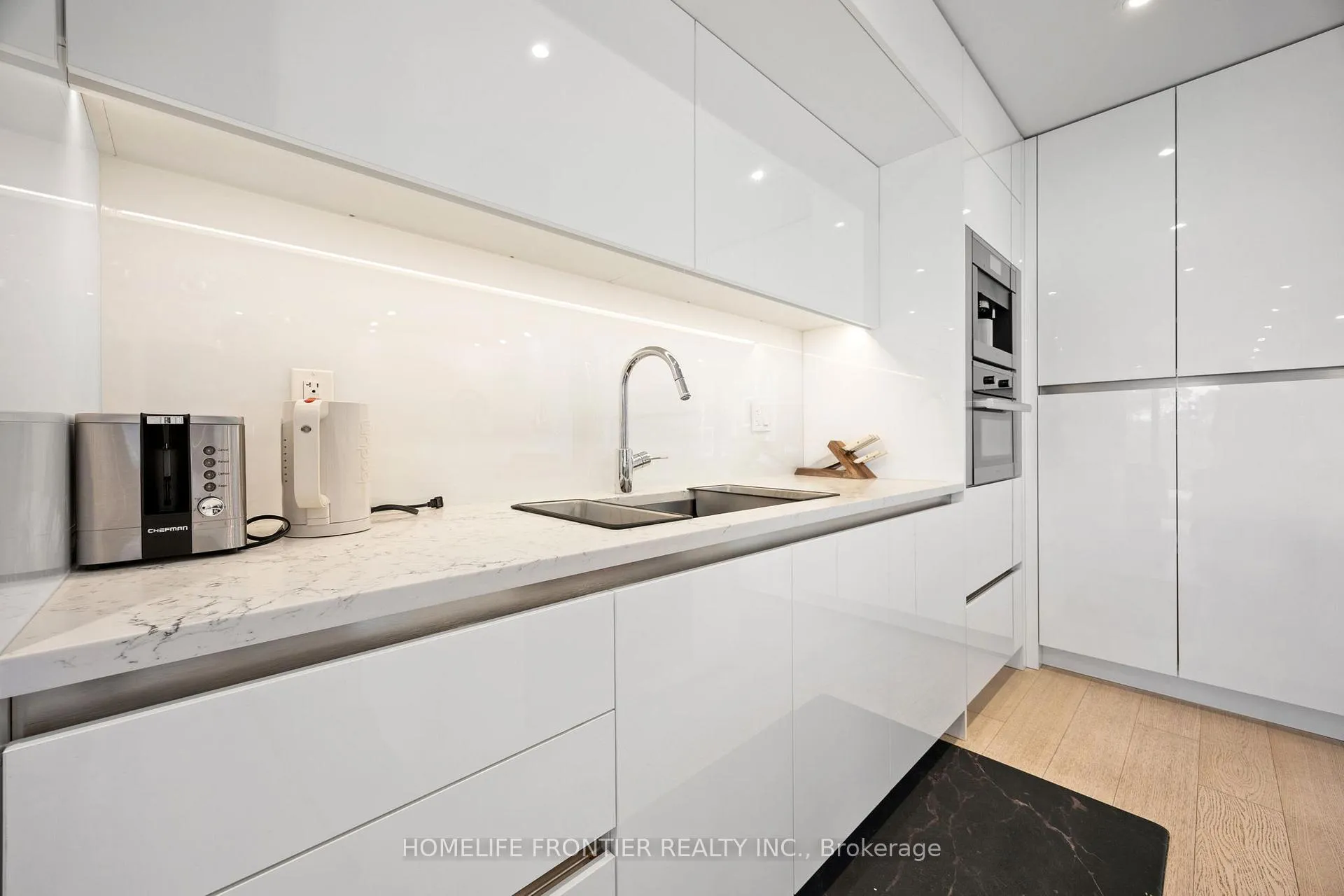 Photo 15 of Unit 401, 6 Jackes Avenue, Toronto, Rosedale-Moore Park — HOMEH