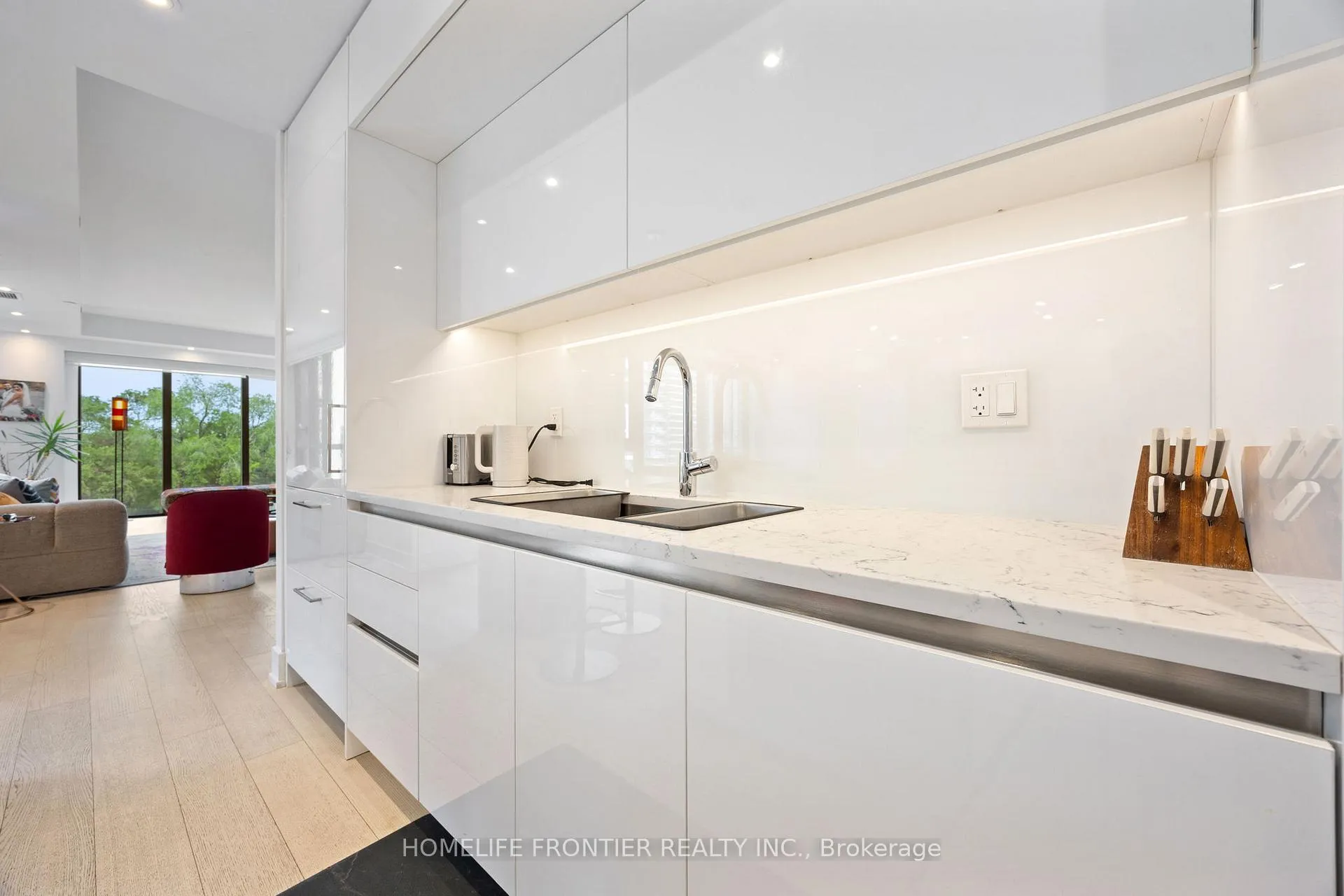 Photo 17 of Unit 401, 6 Jackes Avenue, Toronto, Rosedale-Moore Park — HOMEH