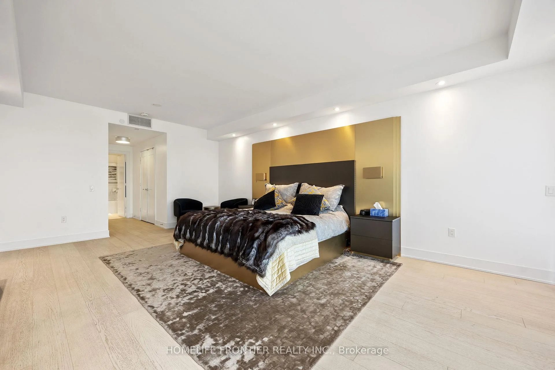Photo 26 of Unit 401, 6 Jackes Avenue, Toronto, Rosedale-Moore Park — HOMEH