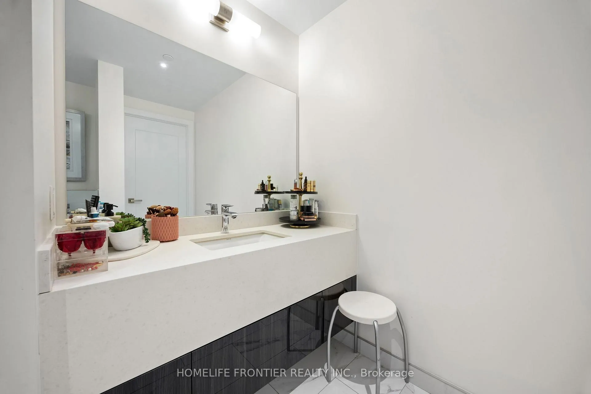 Photo 31 of Unit 401, 6 Jackes Avenue, Toronto, Rosedale-Moore Park — HOMEH