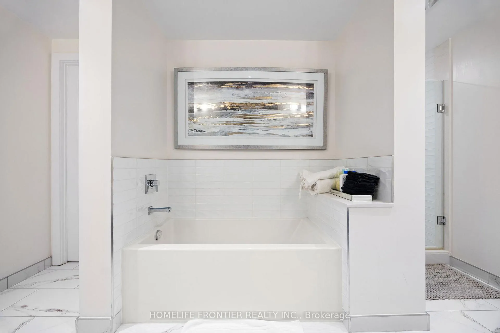 Photo 32 of Unit 401, 6 Jackes Avenue, Toronto, Rosedale-Moore Park — HOMEH