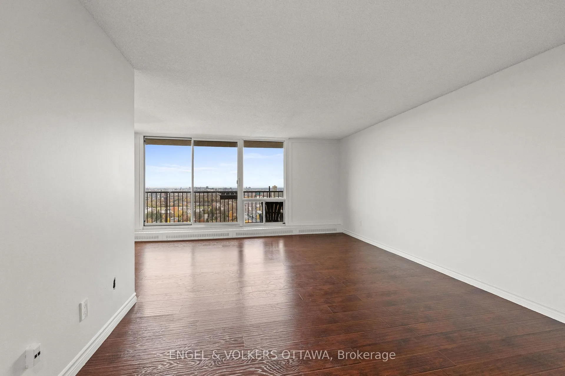 Photo 4 of Unit 2001, 665 Bathgate Drive, Ottawa, Carson Meadows — HOMEH