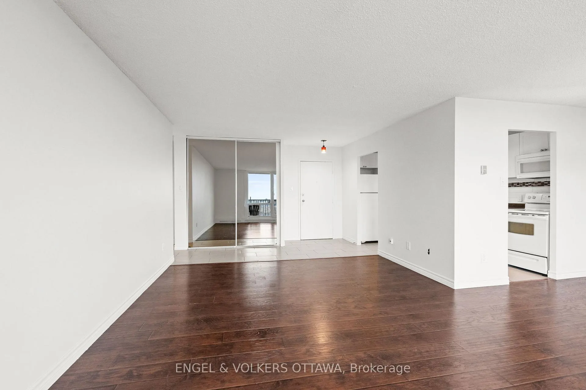 Photo 6 of Unit 2001, 665 Bathgate Drive, Ottawa, Carson Meadows — HOMEH