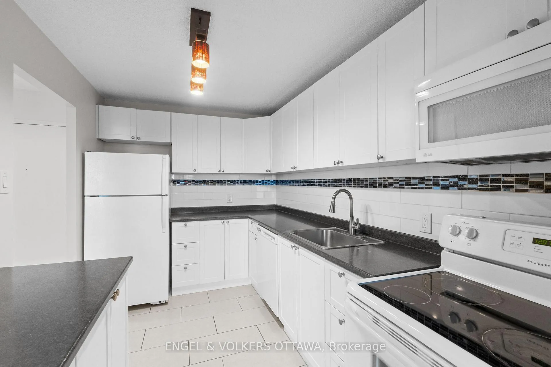 Photo 14 of Unit 2001, 665 Bathgate Drive, Ottawa, Carson Meadows — HOMEH