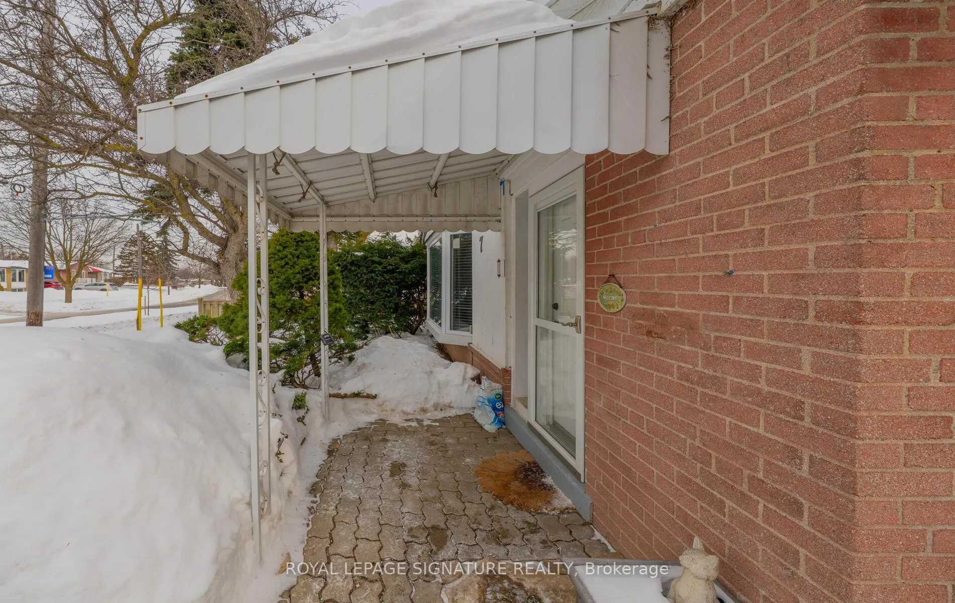 Photo 2 of 7 Mountland Drive, Scarborough, Woburn — HOMEH