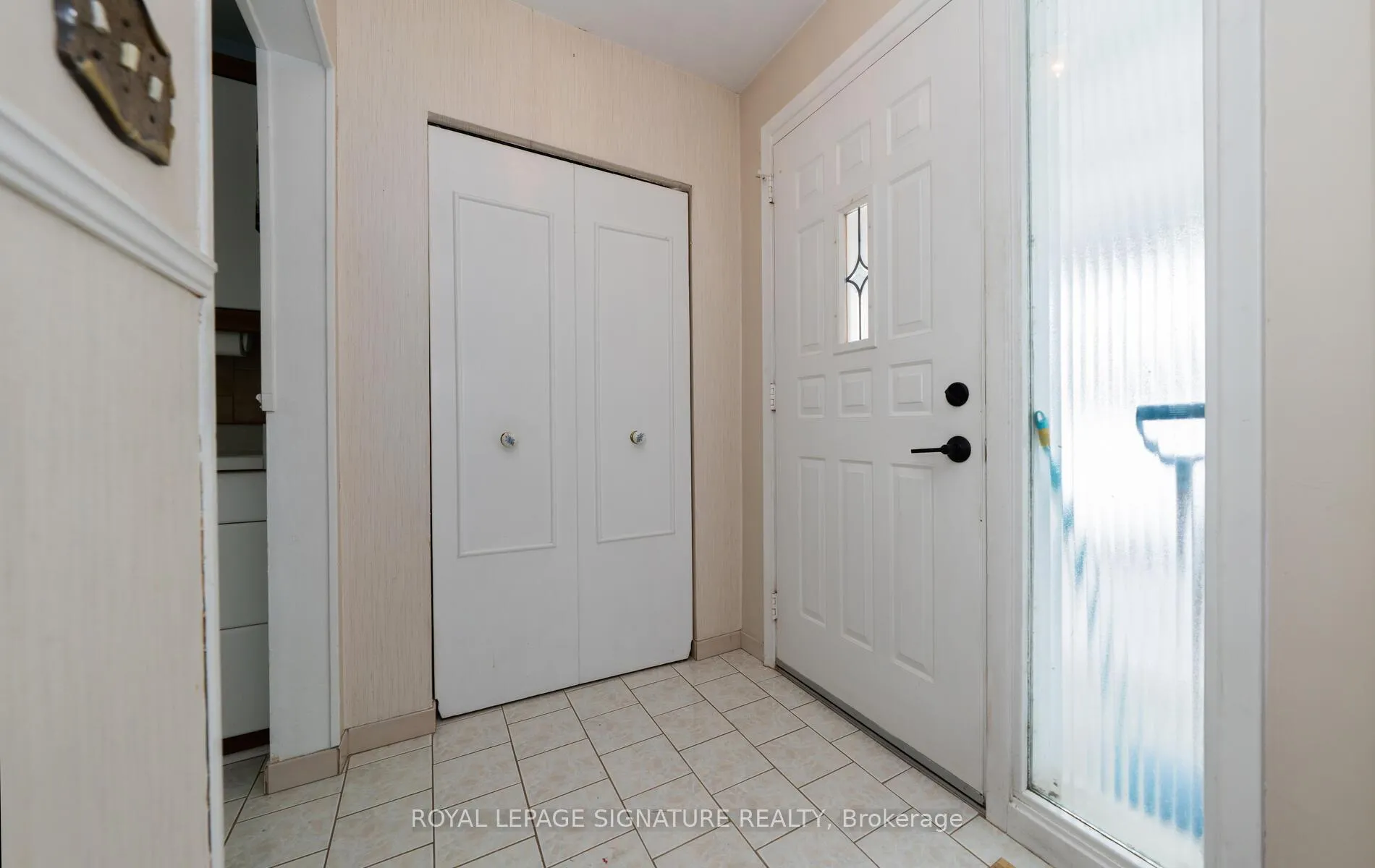 Photo 3 of 7 Mountland Drive, Scarborough, Woburn — HOMEH