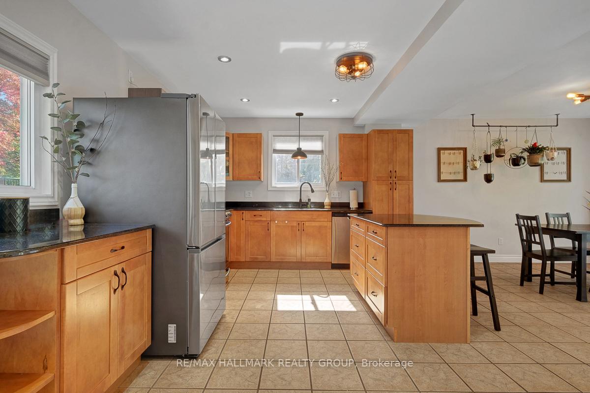Photo 13 of 3243 Southgate Road, Ottawa, South Keys — HOMEH