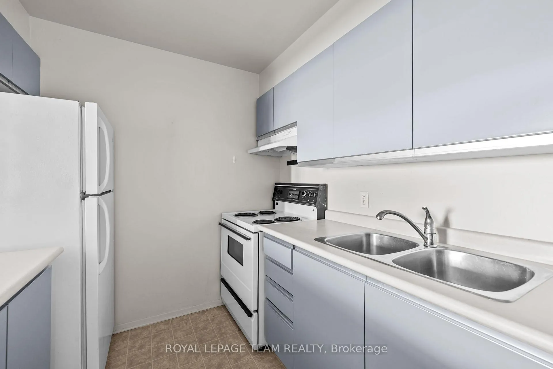 Photo 8 of Unit 411, 270 Brittany Drive, Ottawa, Viscount Alexander Park — HOMEH