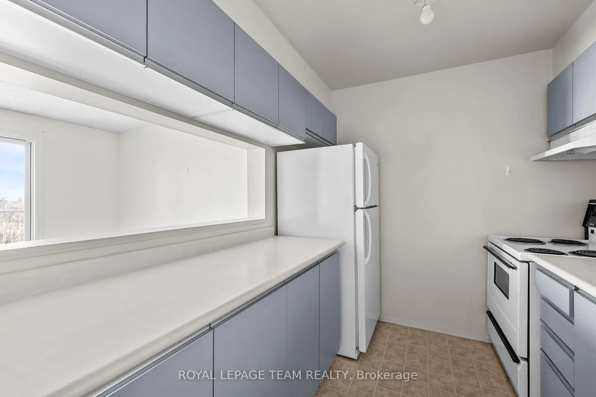 Photo 9 of Unit 411, 270 Brittany Drive, Ottawa, Viscount Alexander Park — HOMEH