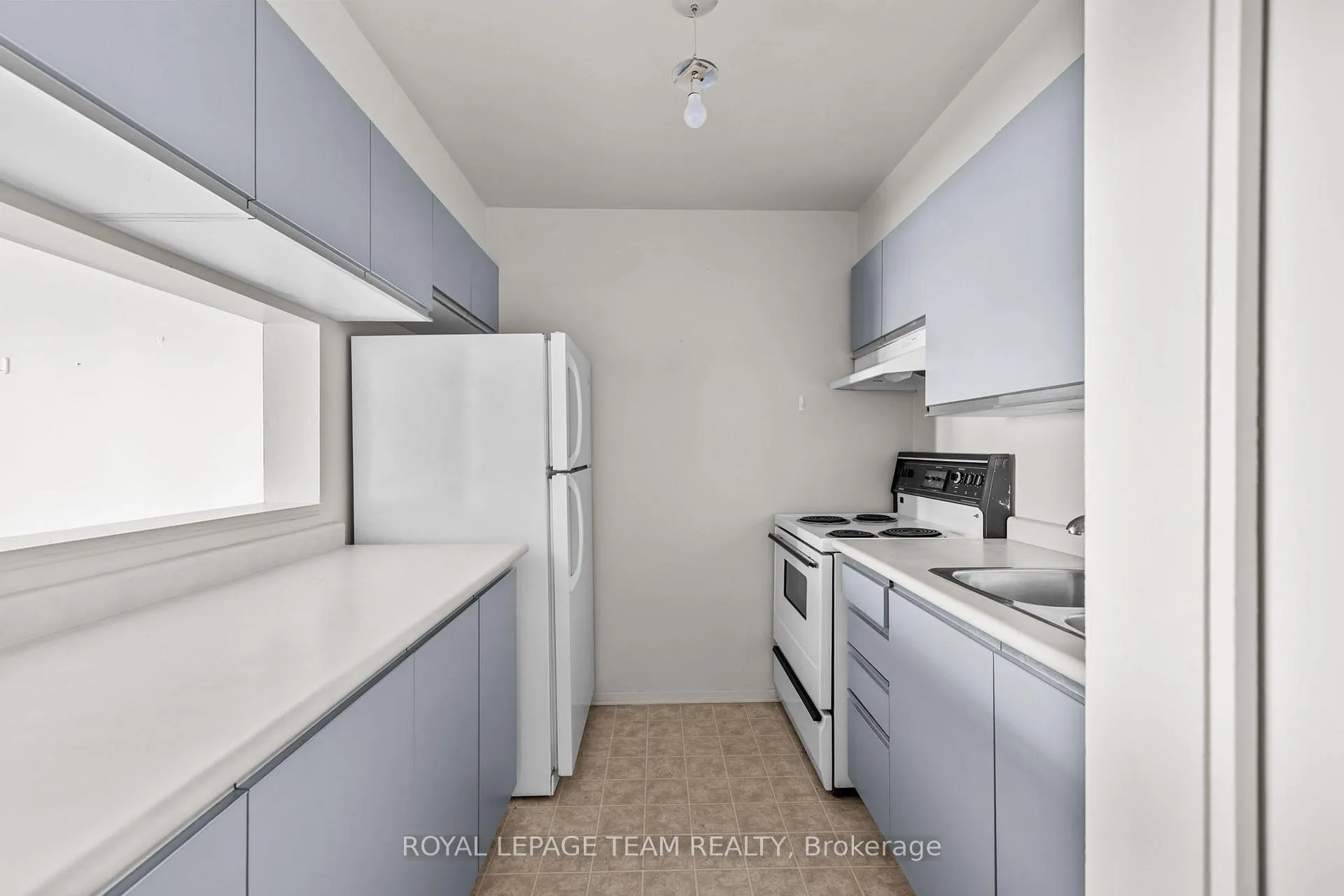 Photo 11 of Unit 411, 270 Brittany Drive, Ottawa, Viscount Alexander Park — HOMEH