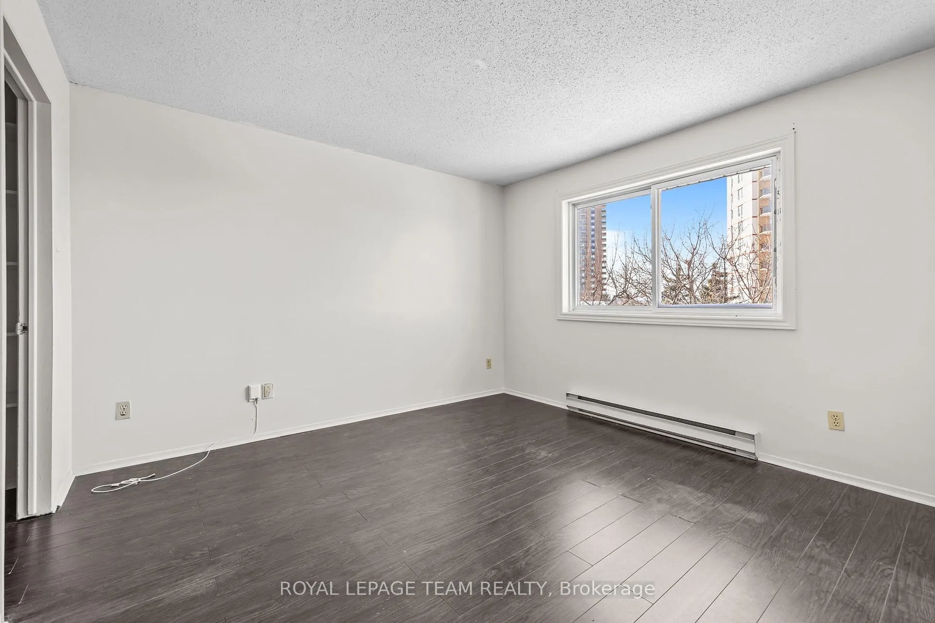 Photo 12 of Unit 411, 270 Brittany Drive, Ottawa, Viscount Alexander Park — HOMEH