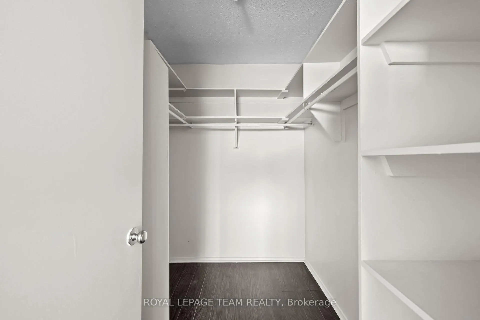 Photo 15 of Unit 411, 270 Brittany Drive, Ottawa, Viscount Alexander Park — HOMEH
