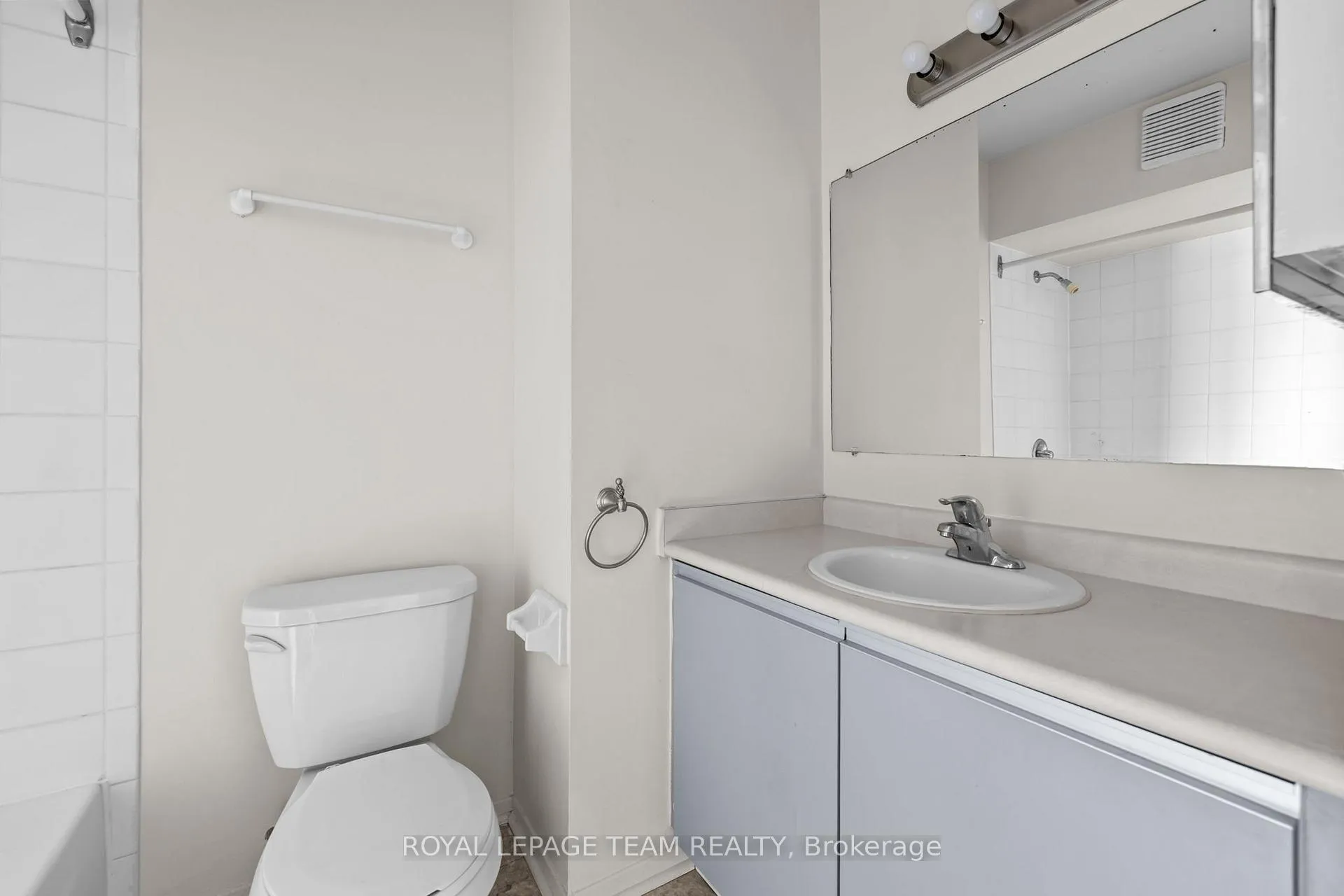 Photo 16 of Unit 411, 270 Brittany Drive, Ottawa, Viscount Alexander Park — HOMEH