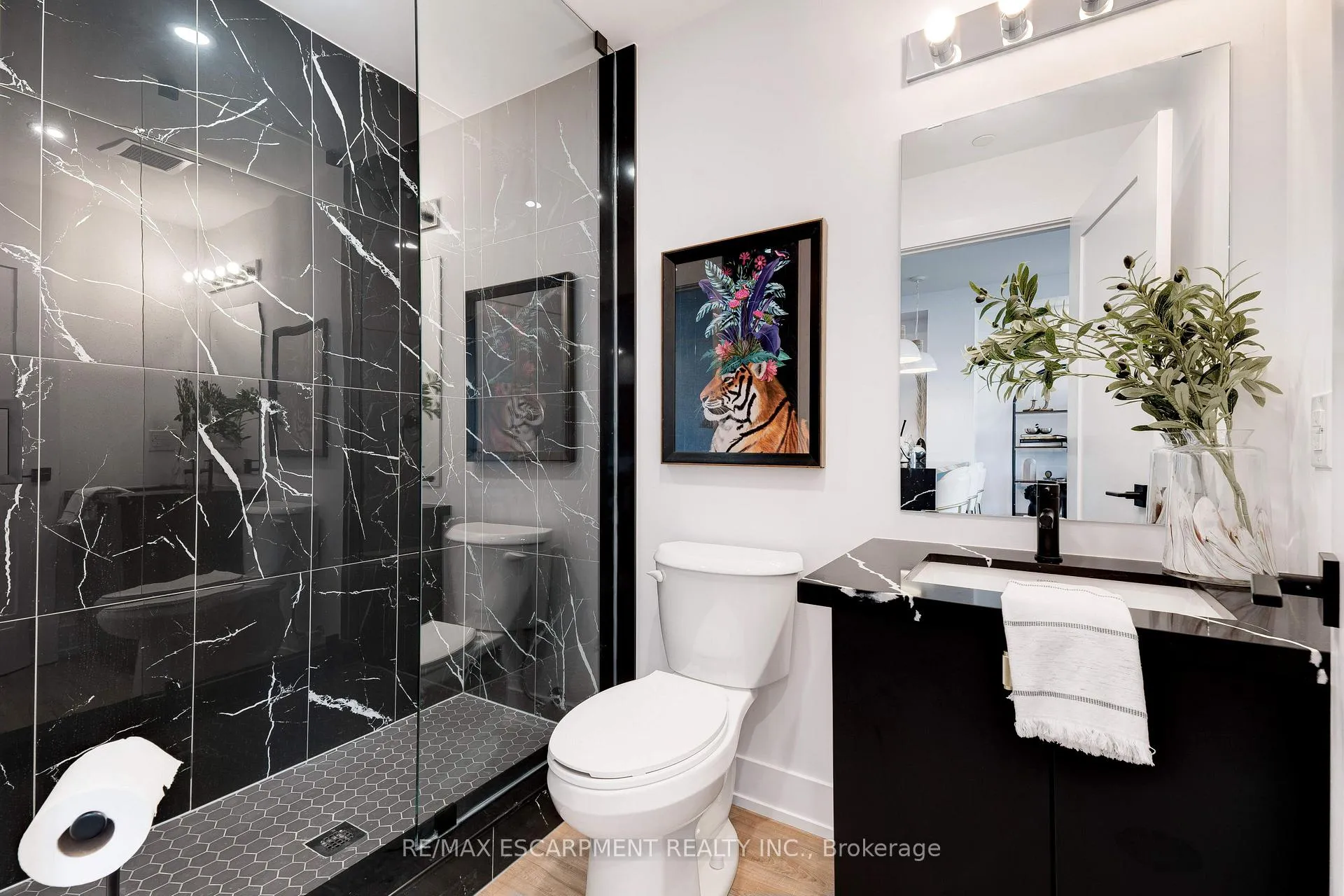 Photo 10 of Unit 803, 470 Dundas Street E, Hamilton, Waterdown — HOMEH