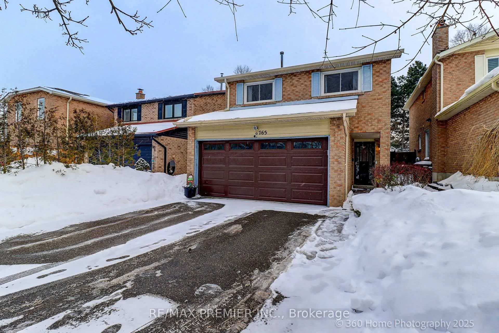 Photo 2 of 765 Hampton Court, Pickering, West Shore — HOMEH