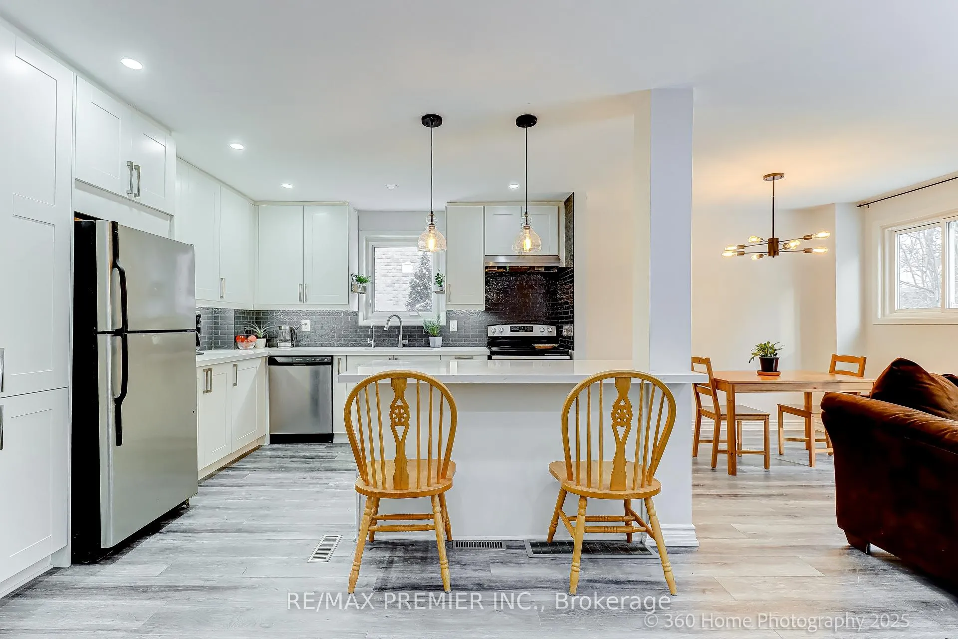 Photo 3 of 765 Hampton Court, Pickering, West Shore — HOMEH