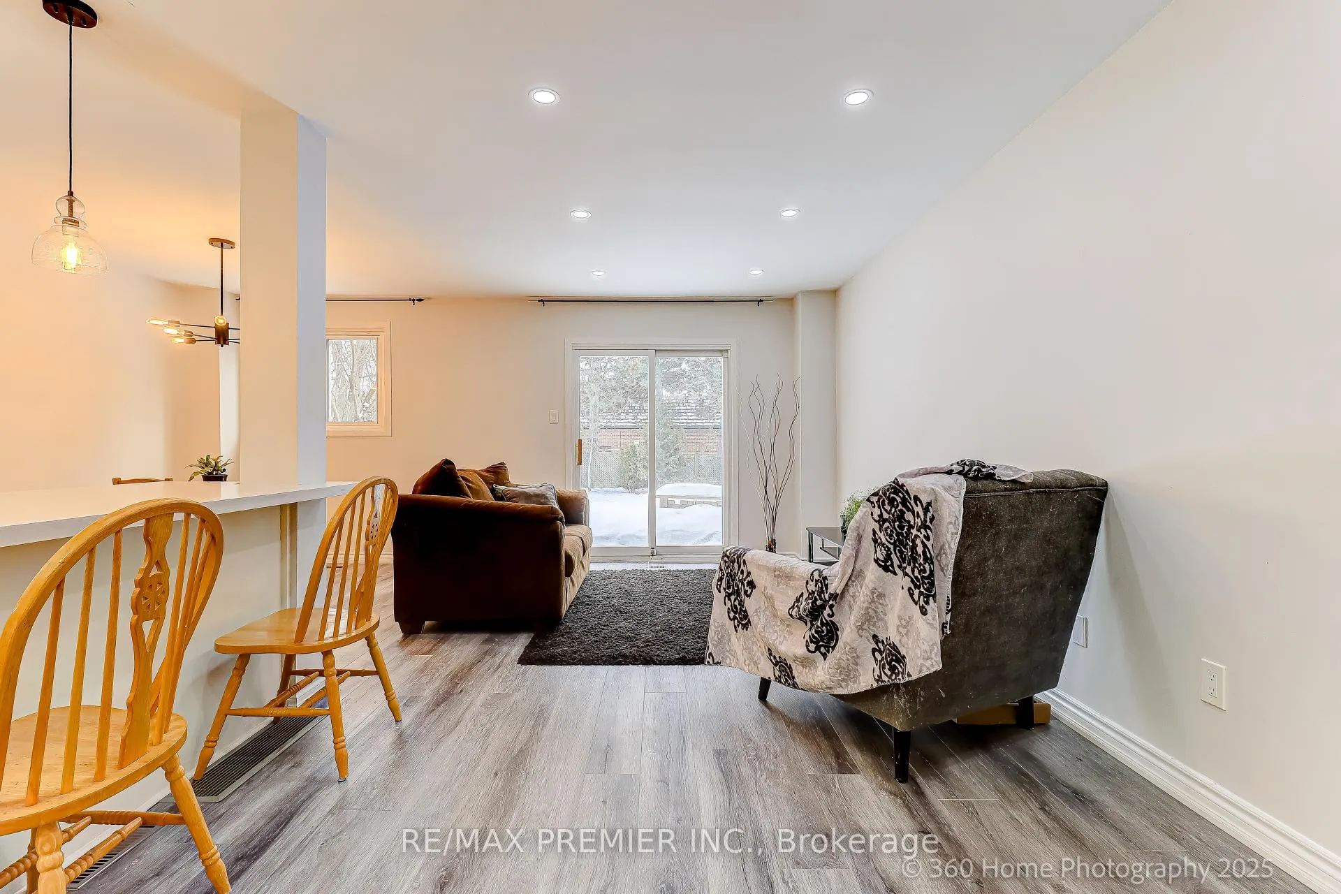 Photo 4 of 765 Hampton Court, Pickering, West Shore — HOMEH