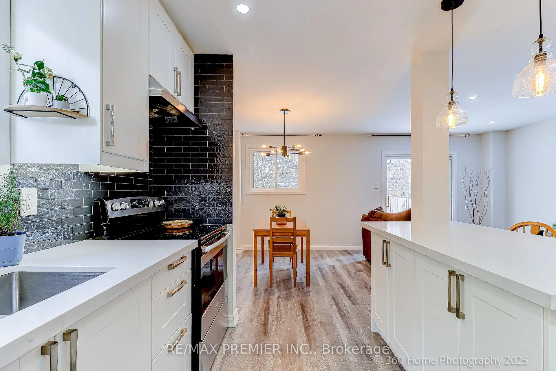 Photo 6 of 765 Hampton Court, Pickering, West Shore — HOMEH