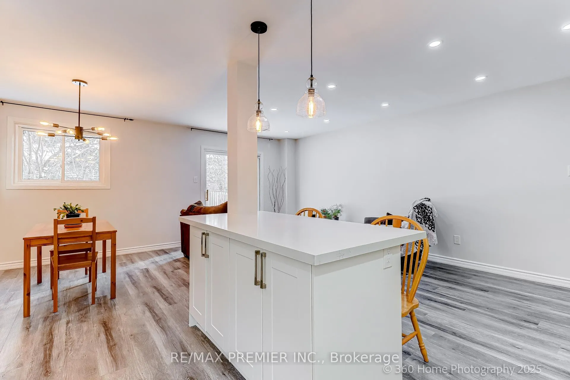 Photo 7 of 765 Hampton Court, Pickering, West Shore — HOMEH