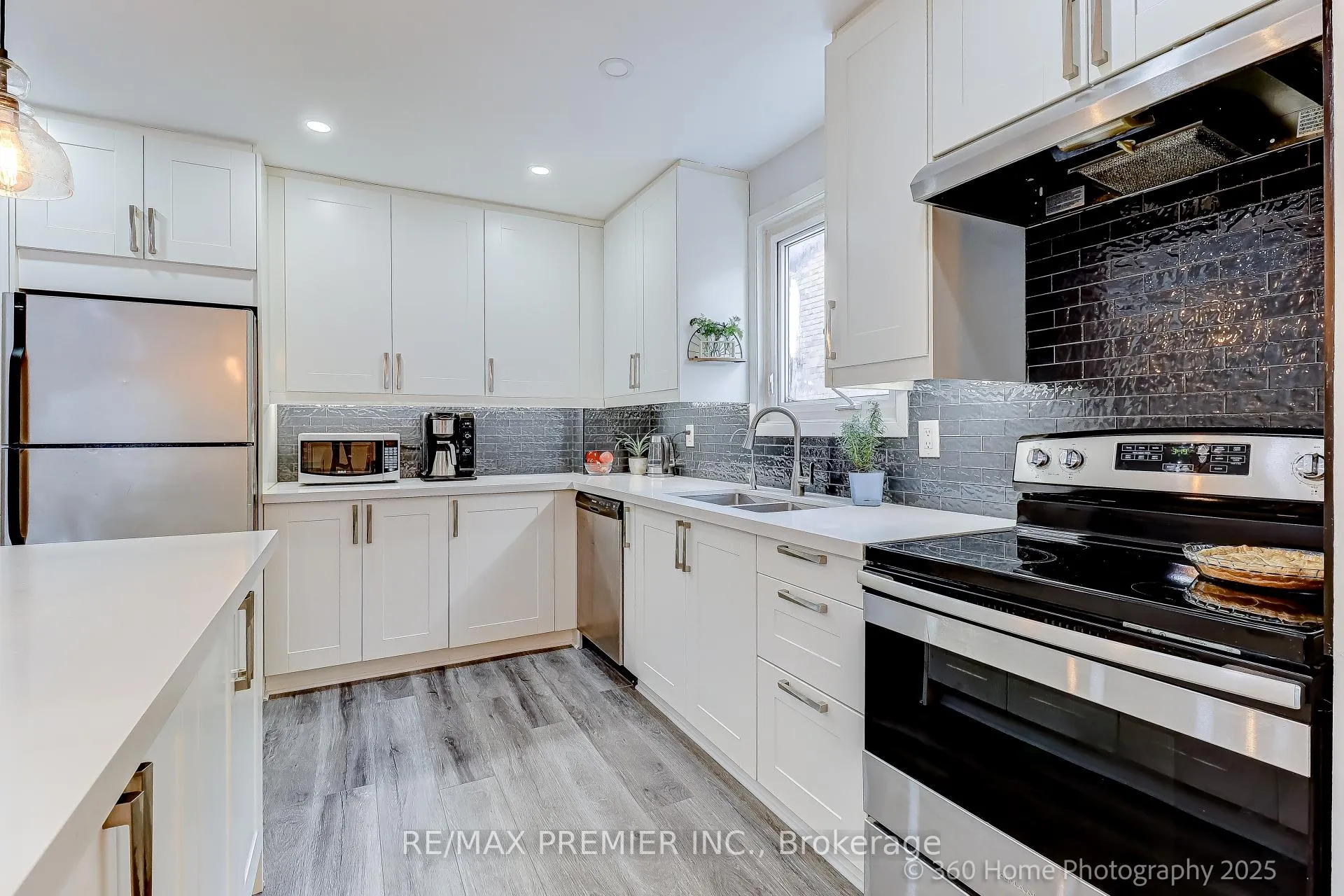 Photo 9 of 765 Hampton Court, Pickering, West Shore — HOMEH
